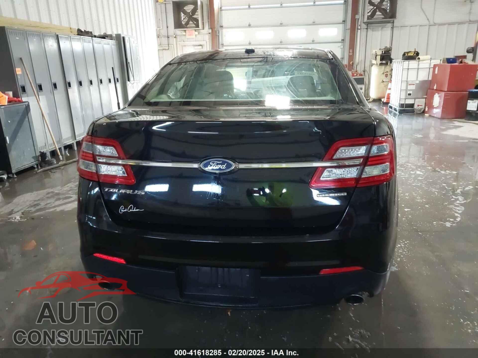 FORD TAURUS 2017 - 1FAHP2D88HG122589