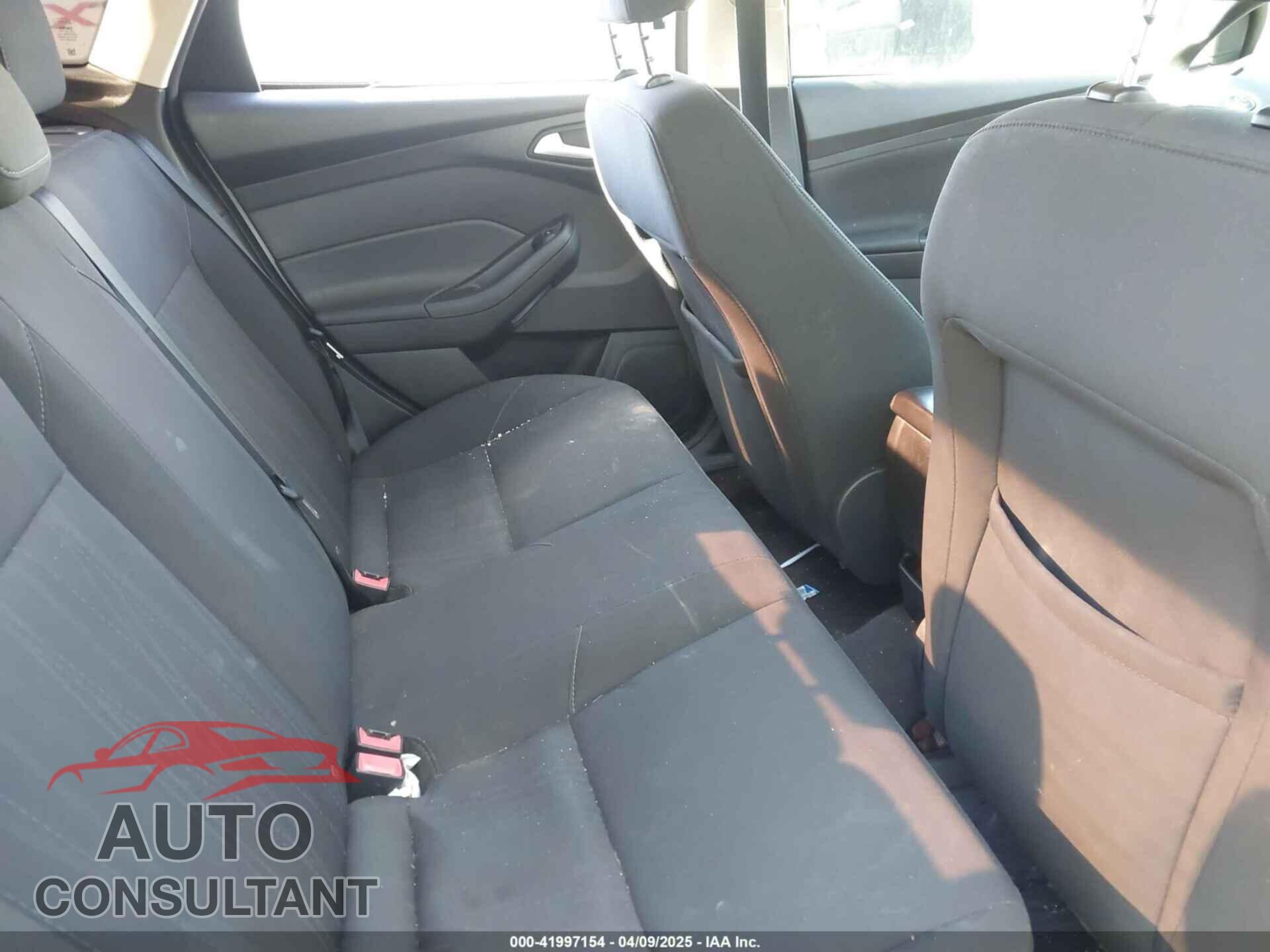 FORD FOCUS 2015 - 1FADP3F24FL329157