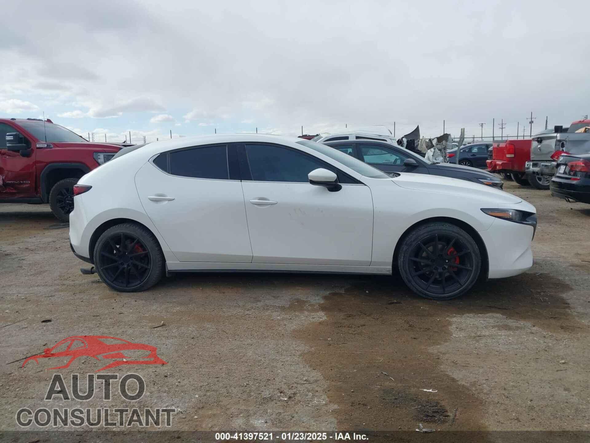 MAZDA MAZDA3 2021 - JM1BPAML0M1302385