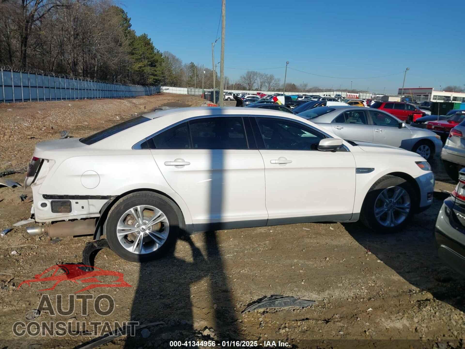 FORD TAURUS 2017 - 1FAHP2E81HG130287