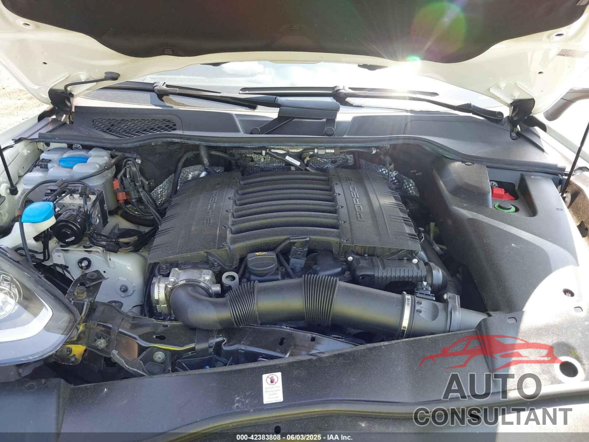 PORSCHE CAYENNE 2018 - WP1AA2A28JKA02807