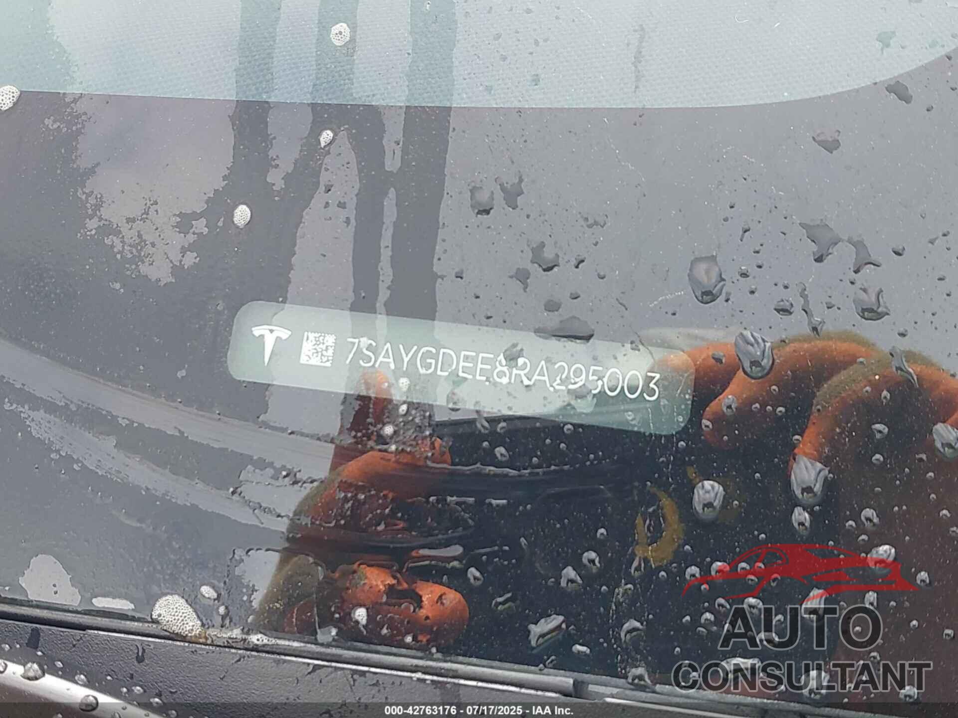 TESLA MODEL Y 2024 - 7SAYGDEE8RA295003