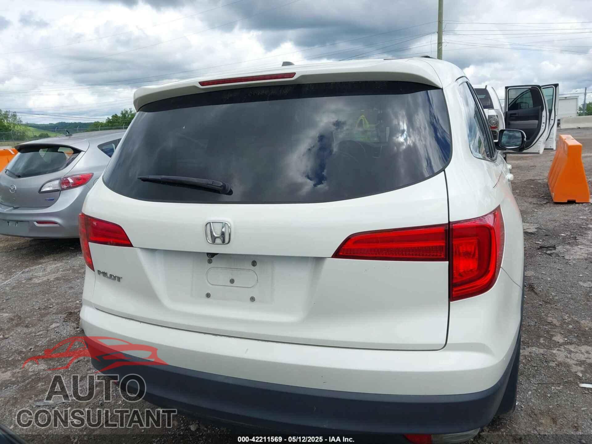 HONDA PILOT 2017 - 5FNYF5H74HB044225