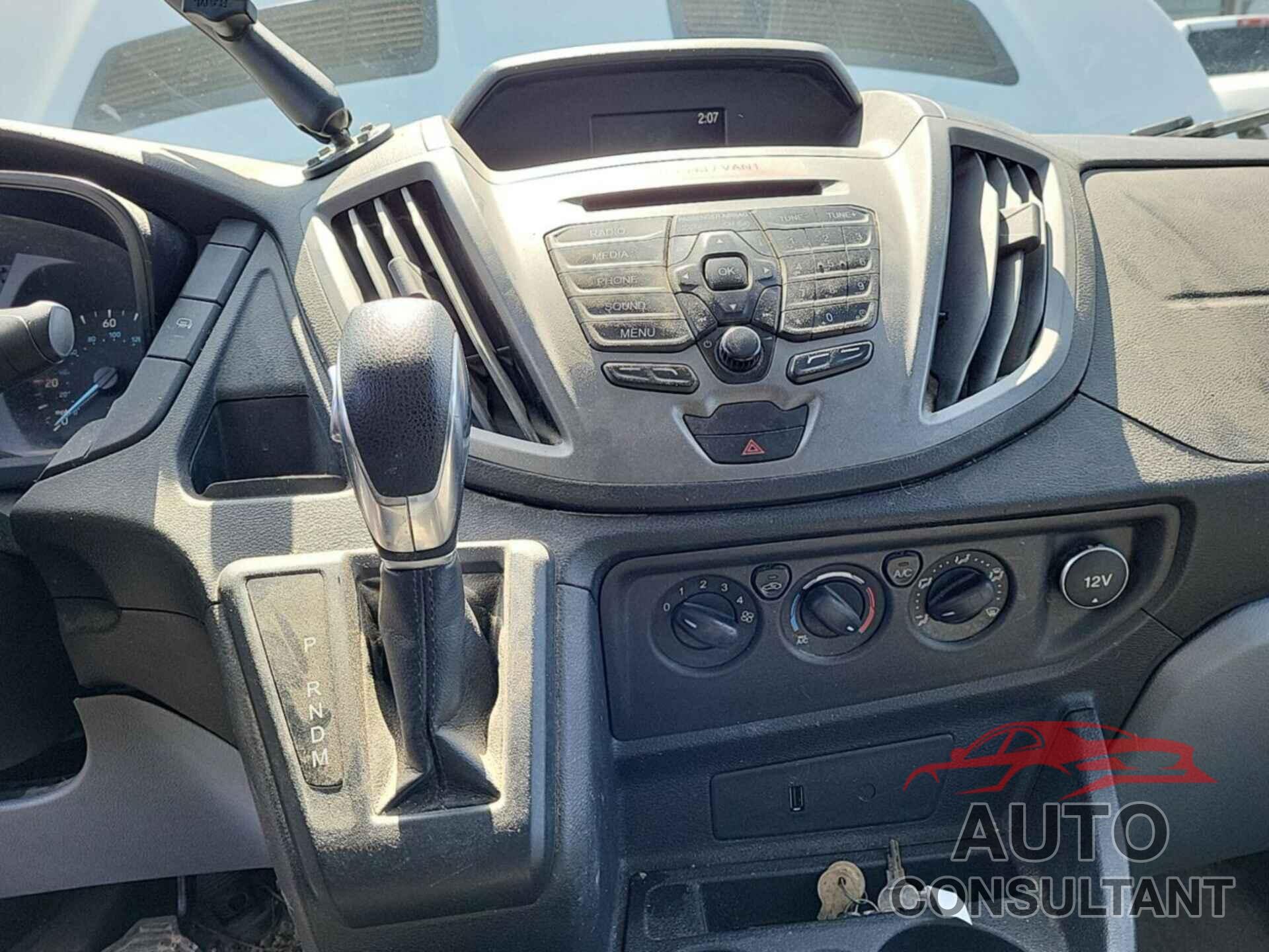 FORD TRANSIT 2018 - 1FTYR2XG2JKA33059