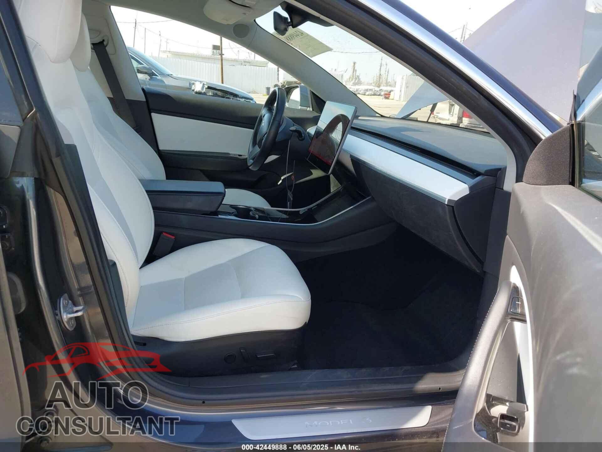 TESLA MODEL 3 2018 - 5YJ3E1EB9JF075300
