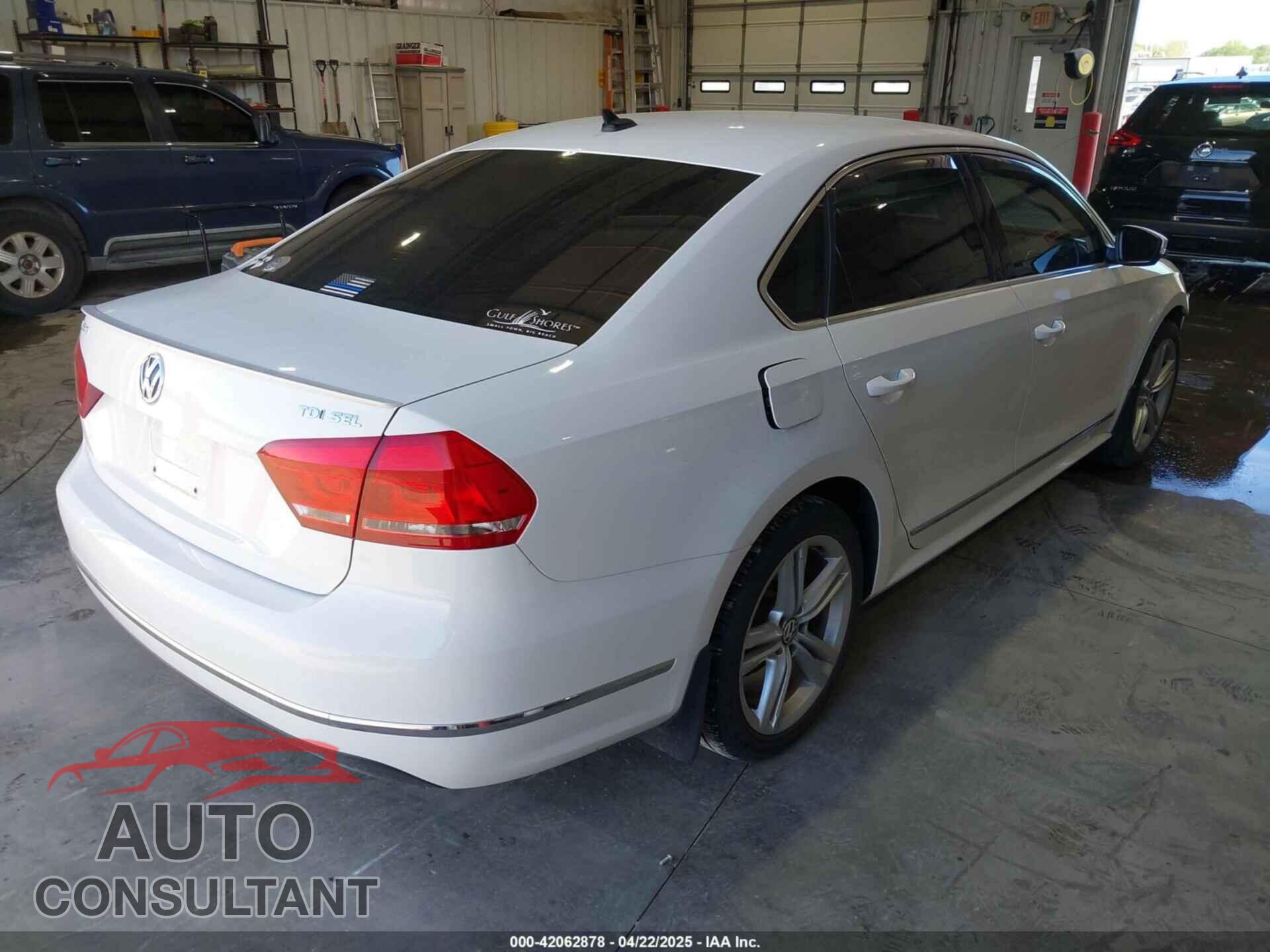 VOLKSWAGEN PASSAT 2015 - 1VWCV7A36FC033010