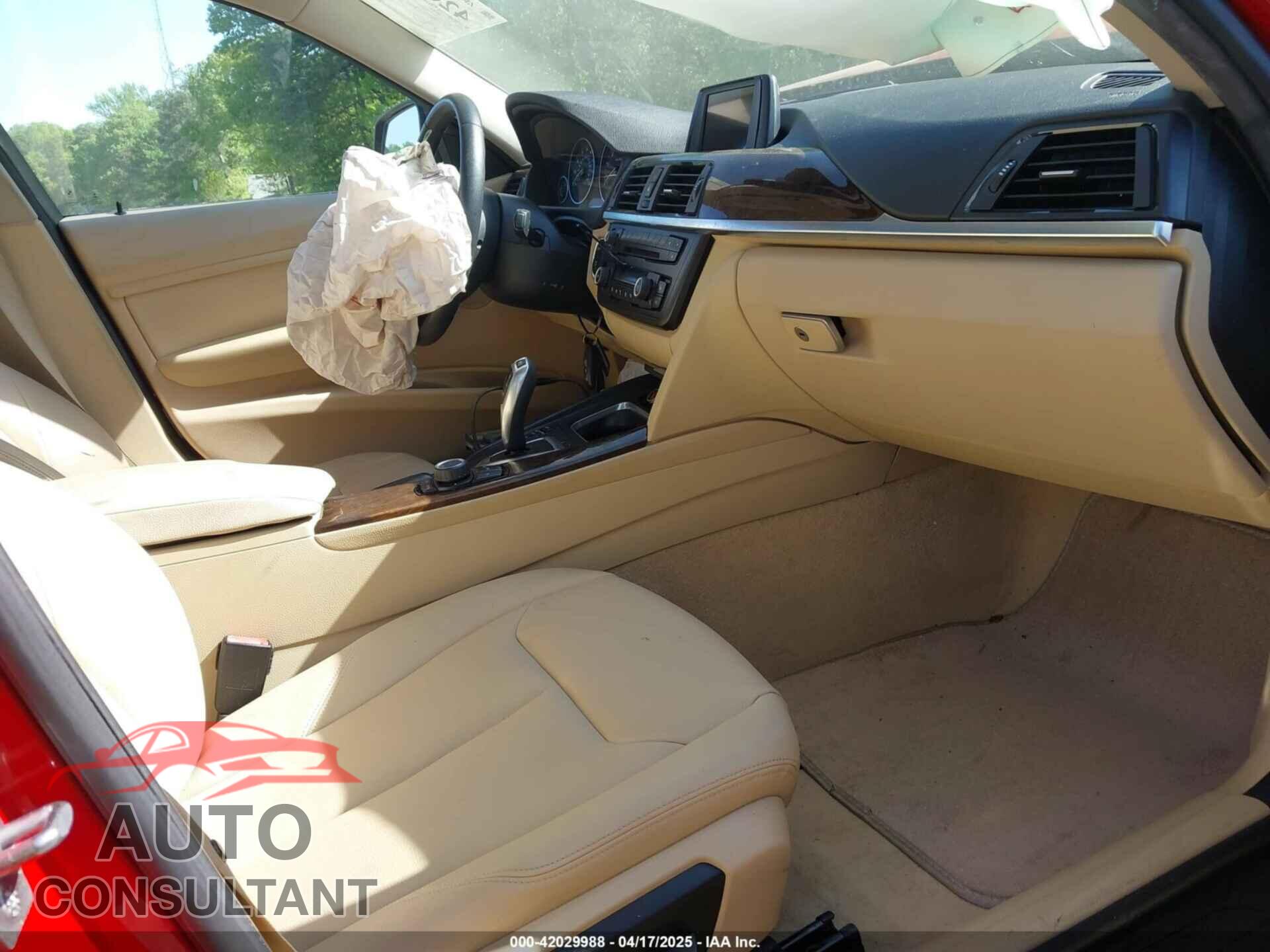 BMW 320I 2015 - WBA3B1G51FNT04302