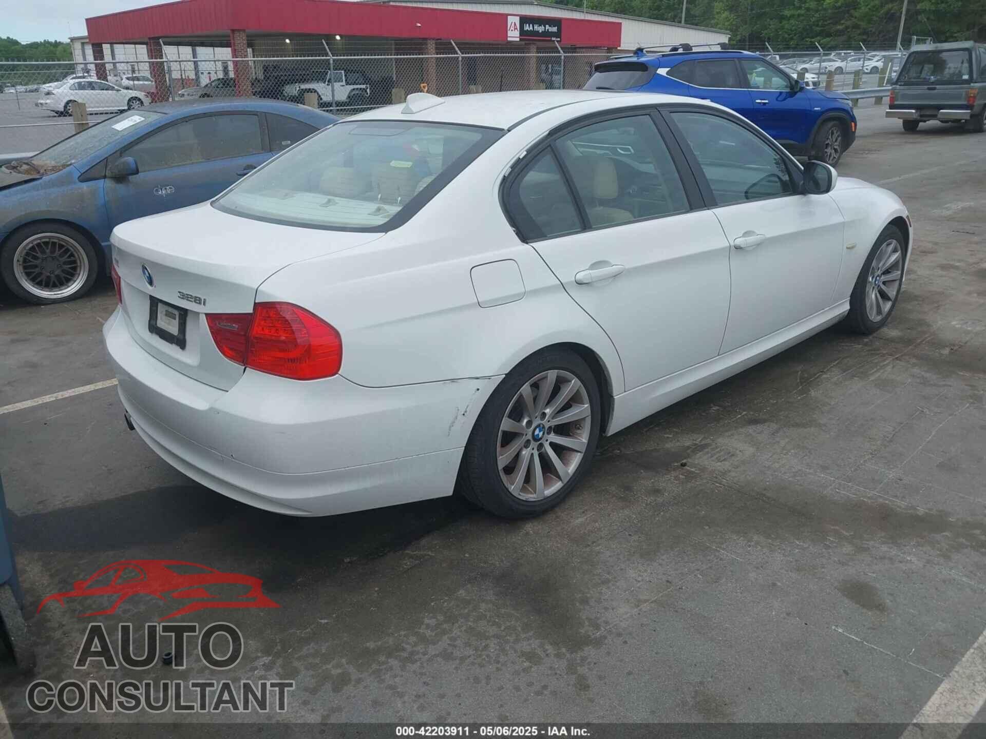 BMW 328 2011 - WBAPH7G58BNM55876