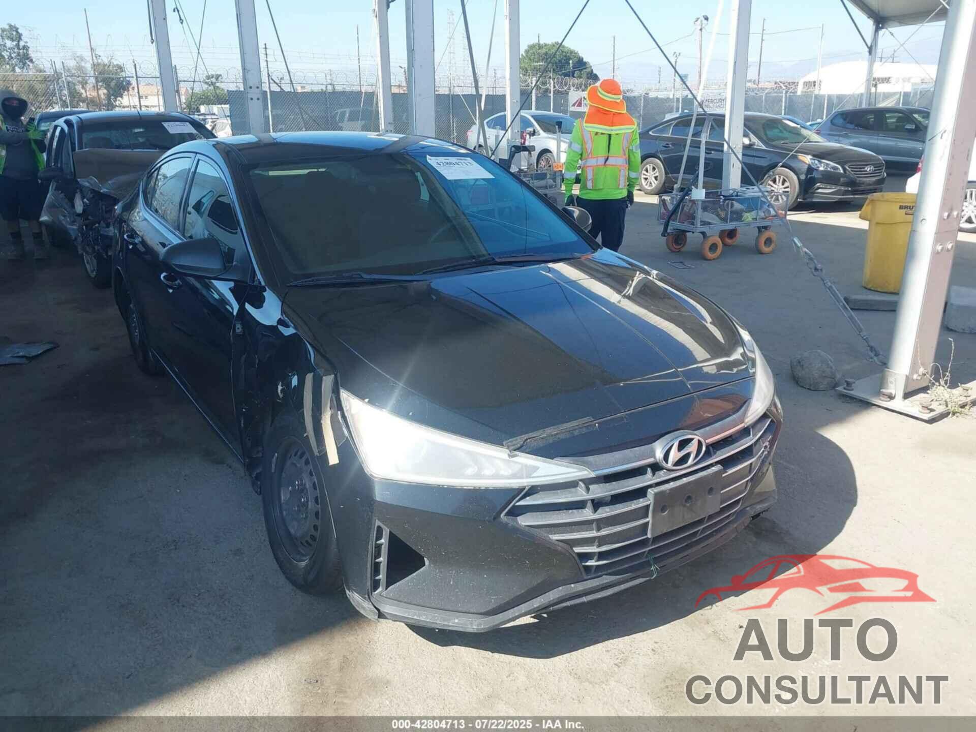 HYUNDAI ELANTRA 2019 - 5NPD74LF2KH405562