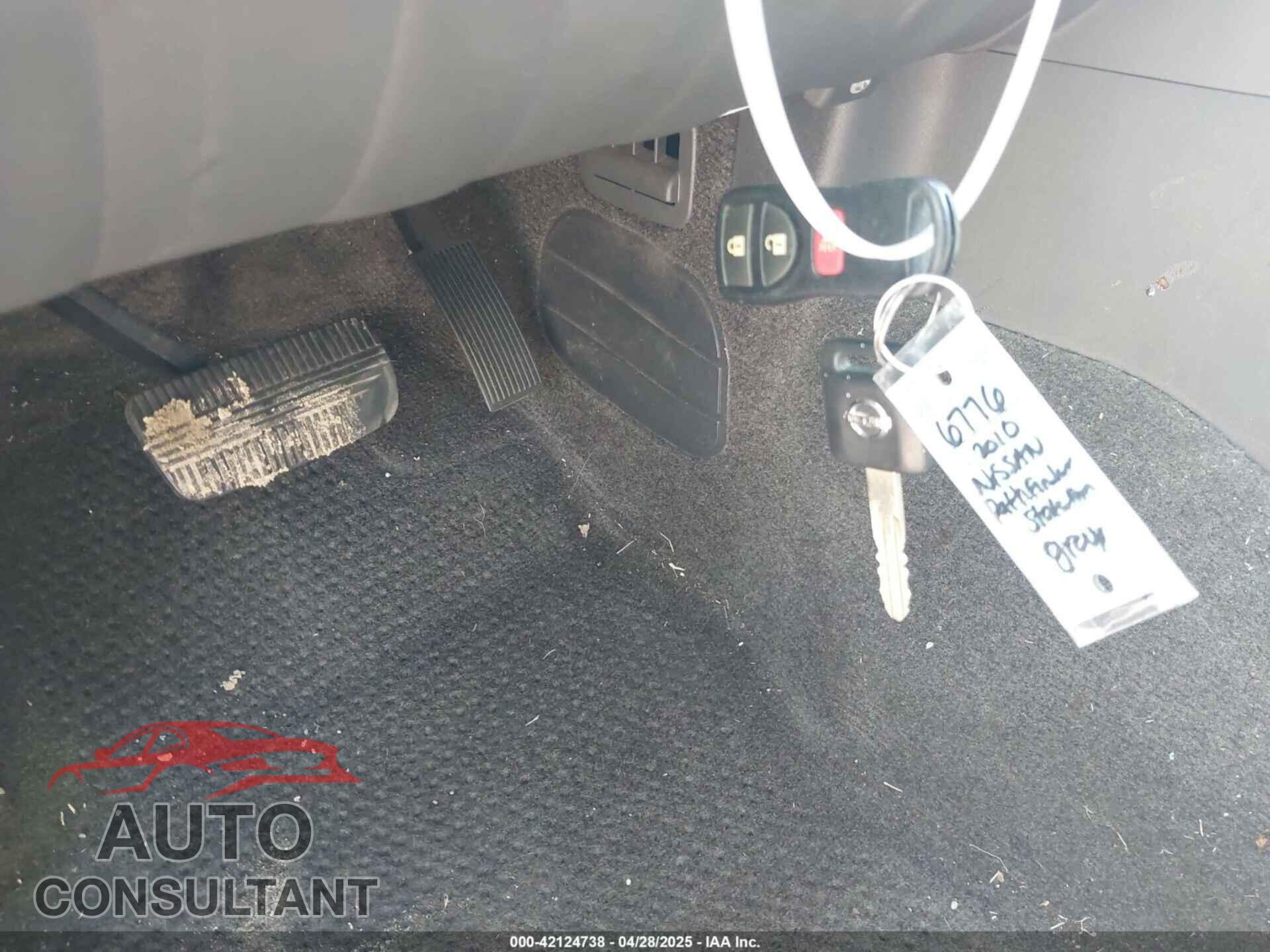 NISSAN PATHFINDER 2010 - 5N1AR1NN6AC630024