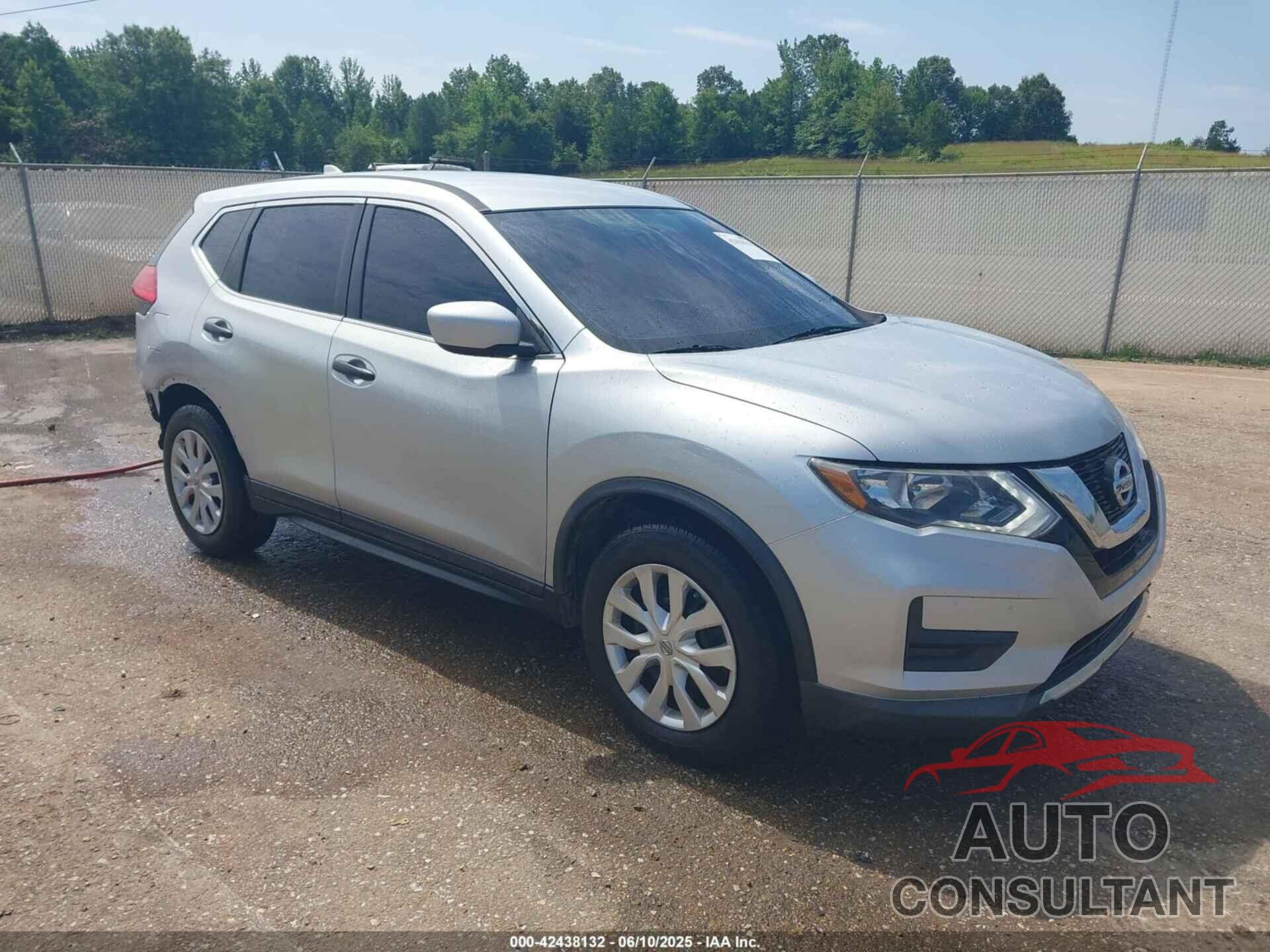 NISSAN ROGUE 2017 - KNMAT2MT4HP532110