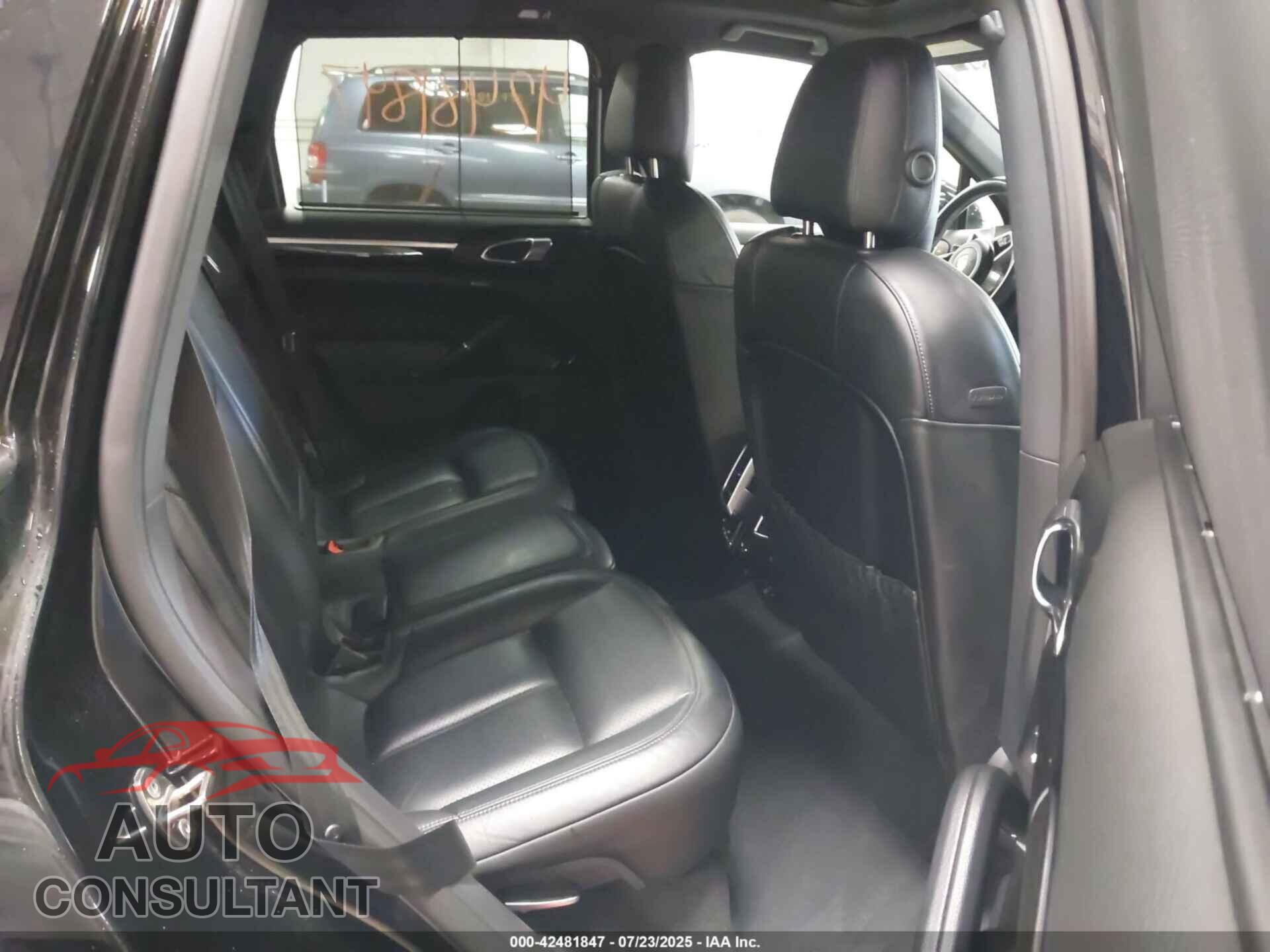 PORSCHE CAYENNE 2016 - WP1AA2A27GLA08360