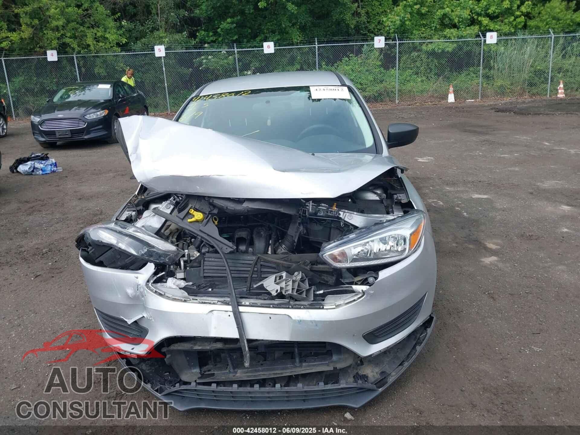FORD FOCUS 2018 - 1FADP3E26JL227403