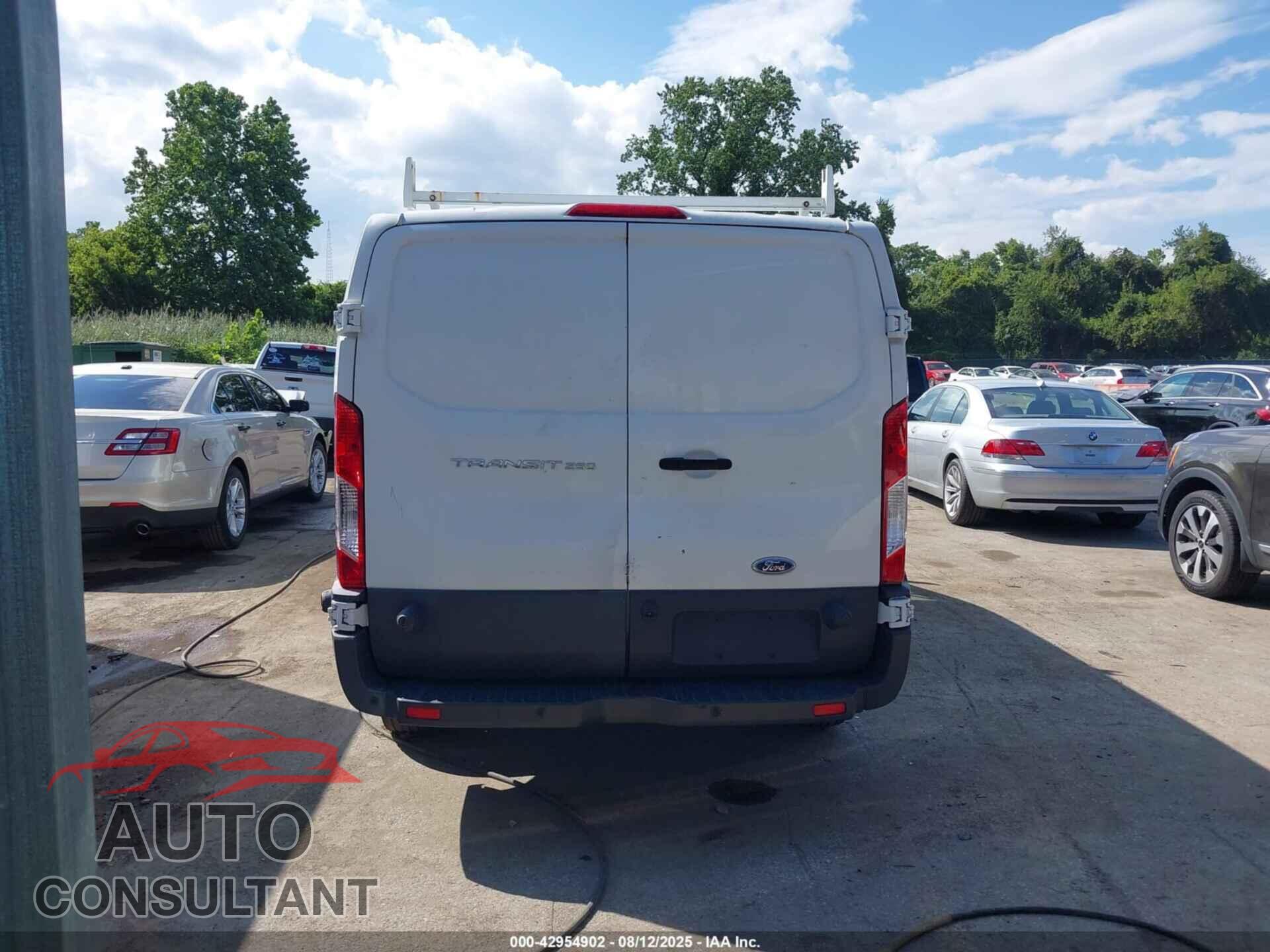 FORD TRANSIT-250 2017 - 1FTYR2YM8HKB54970