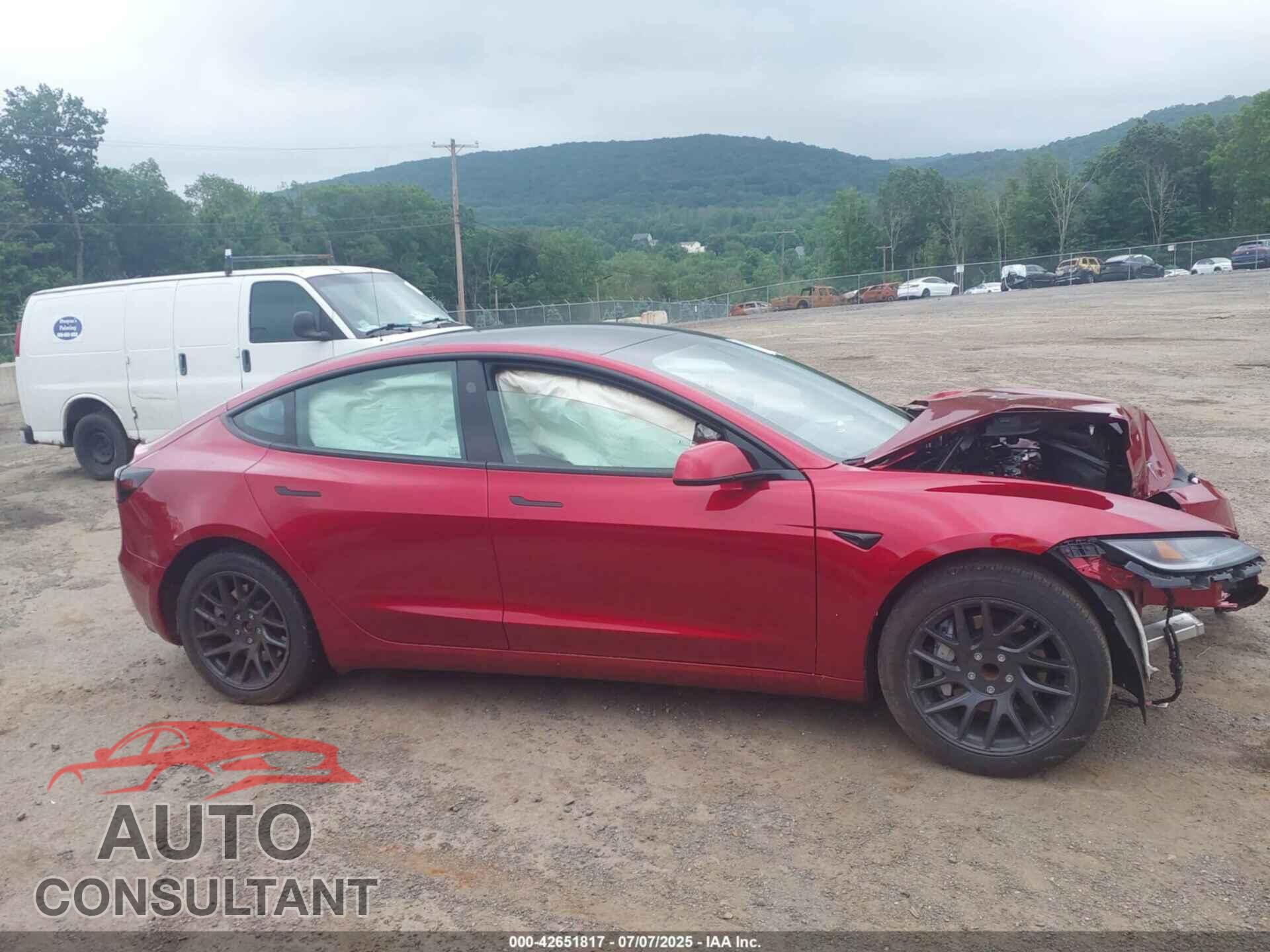 TESLA MODEL 3 2024 - 5YJ3E1EA8RF727696