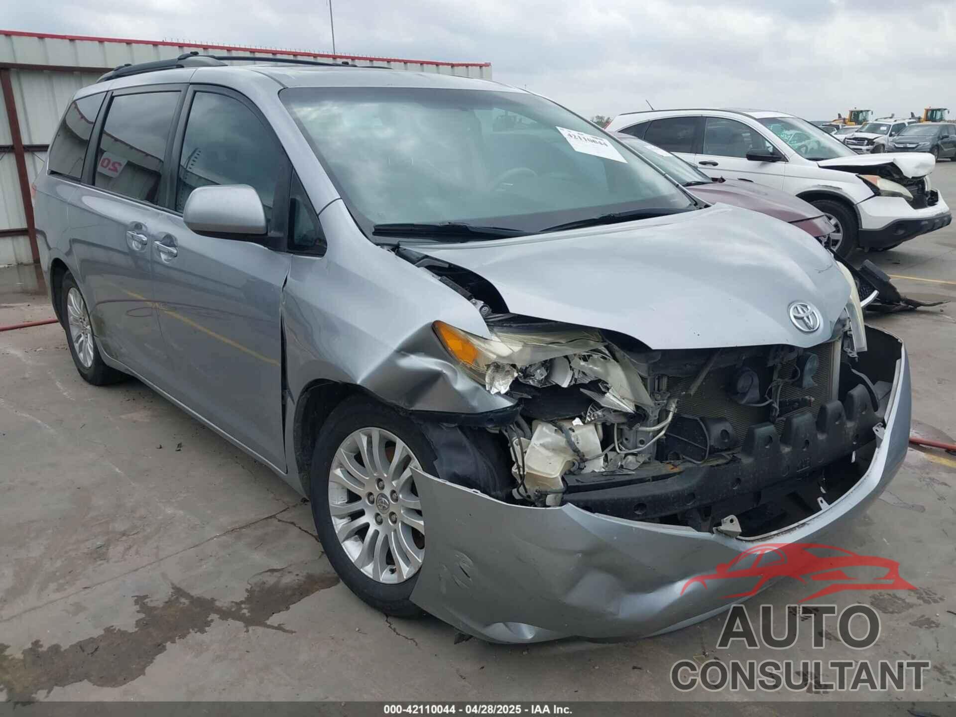 TOYOTA SIENNA 2011 - 5TDYK3DCXBS115529