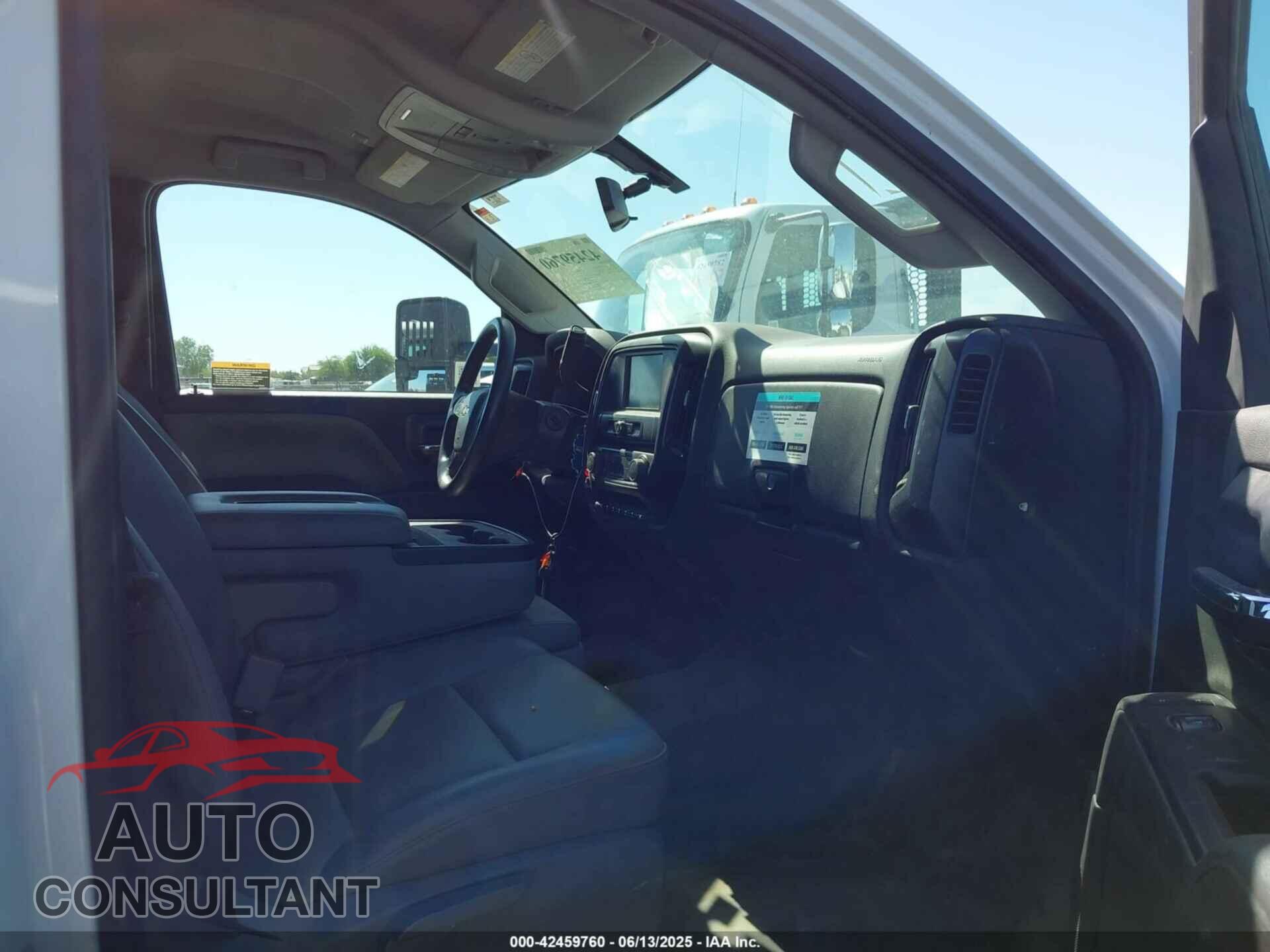 CHEVROLET SILVERADO MD 2023 - 1HTKJPVMXPH218536
