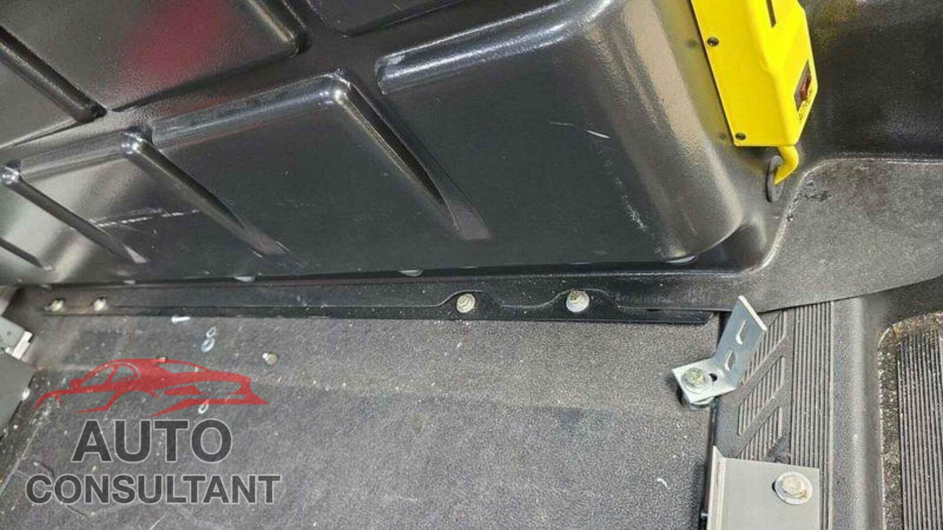 FORD TRANSIT 2019 - 1FTYR1YG9KKB43472