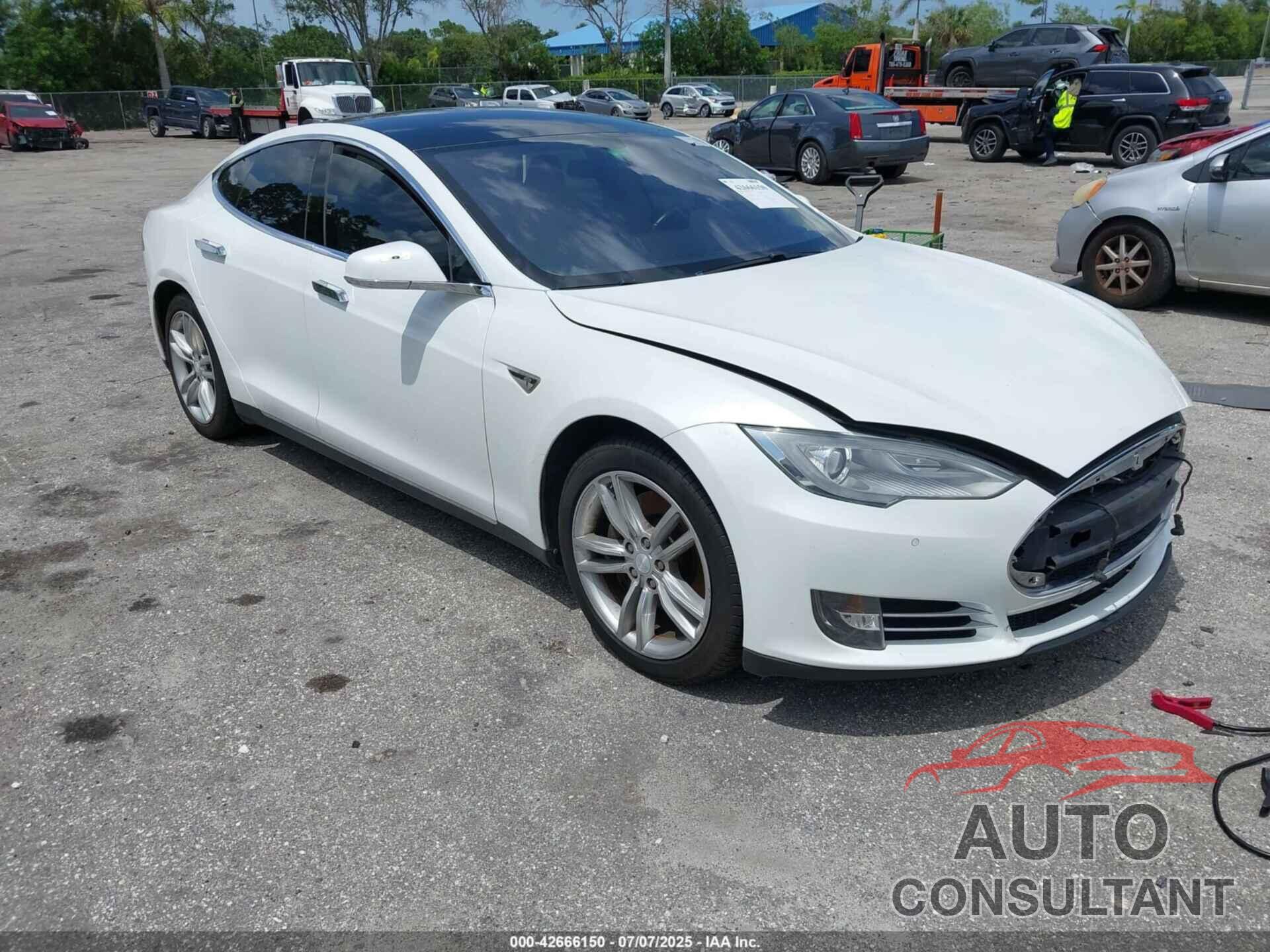 TESLA MODEL S 2013 - 5YJSA1CN5DFP20940