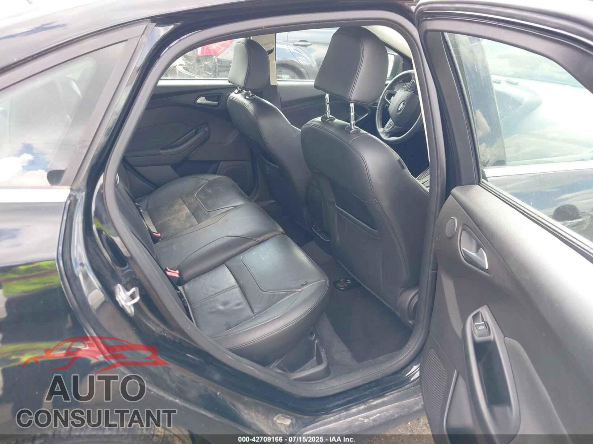 FORD FOCUS 2016 - 1FADP3J27GL215436