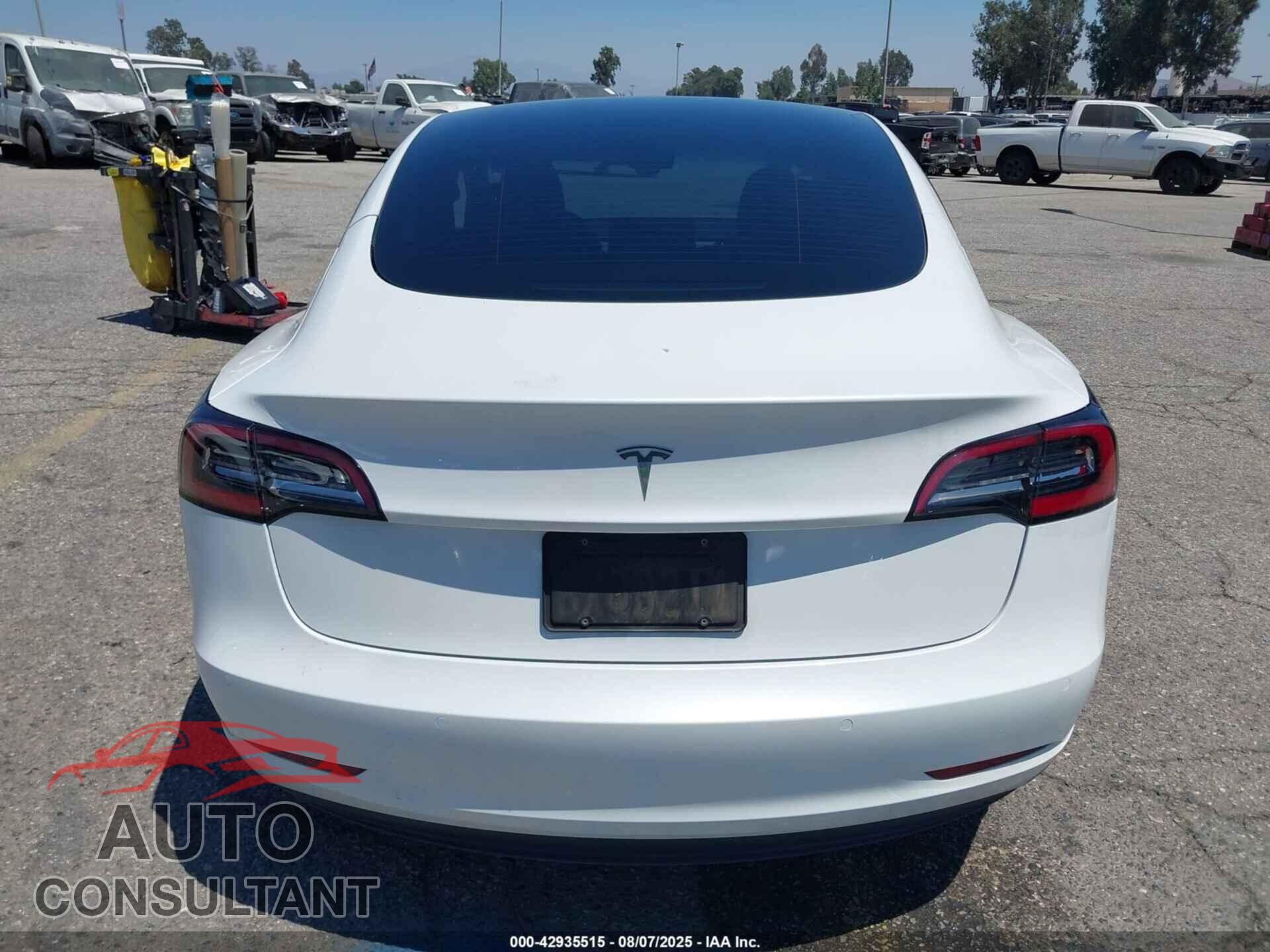 TESLA MODEL 3 2021 - 5YJ3E1EAXMF028403