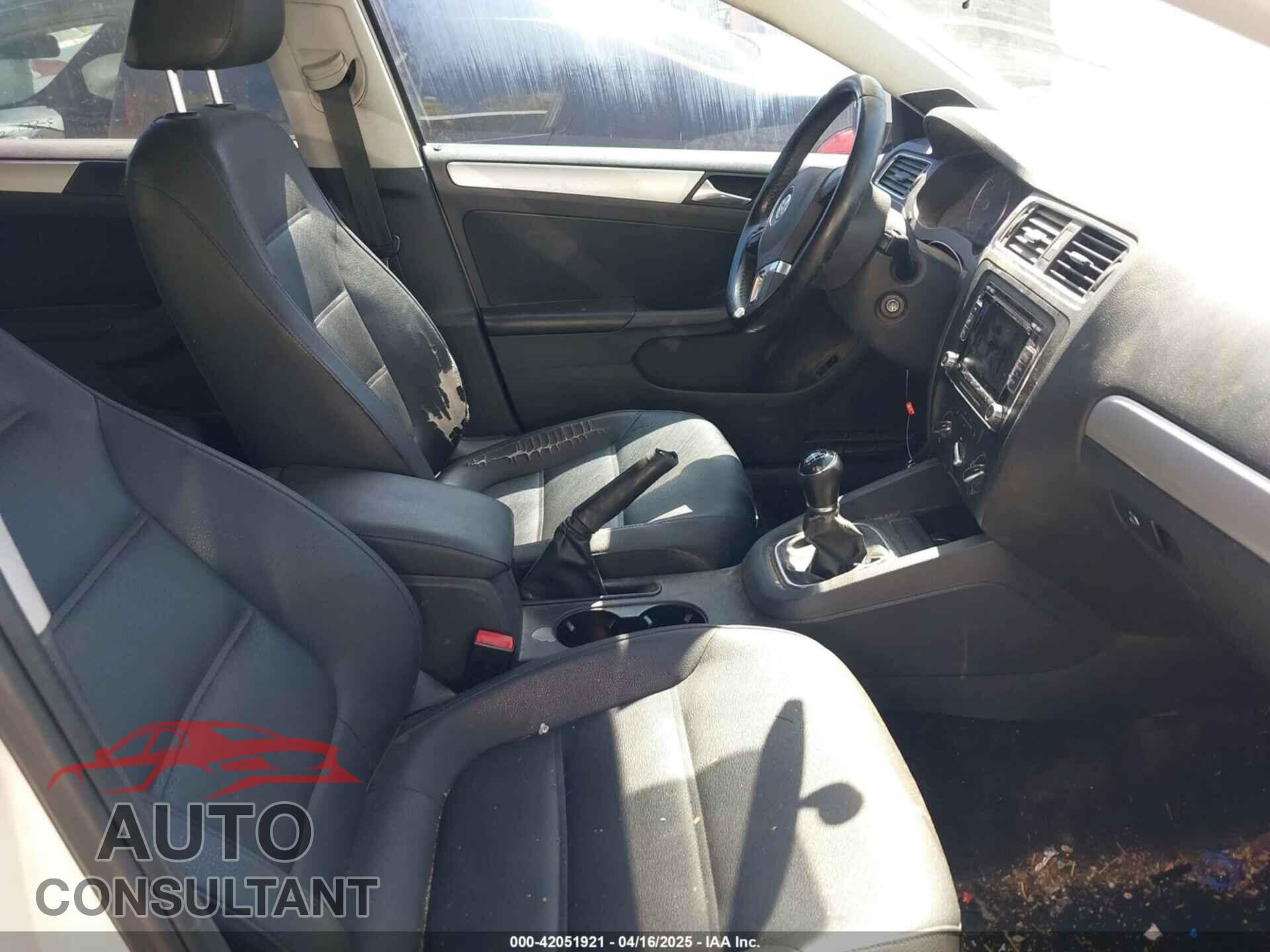 VOLKSWAGEN JETTA 2012 - 3VW3L7AJ4CM377773