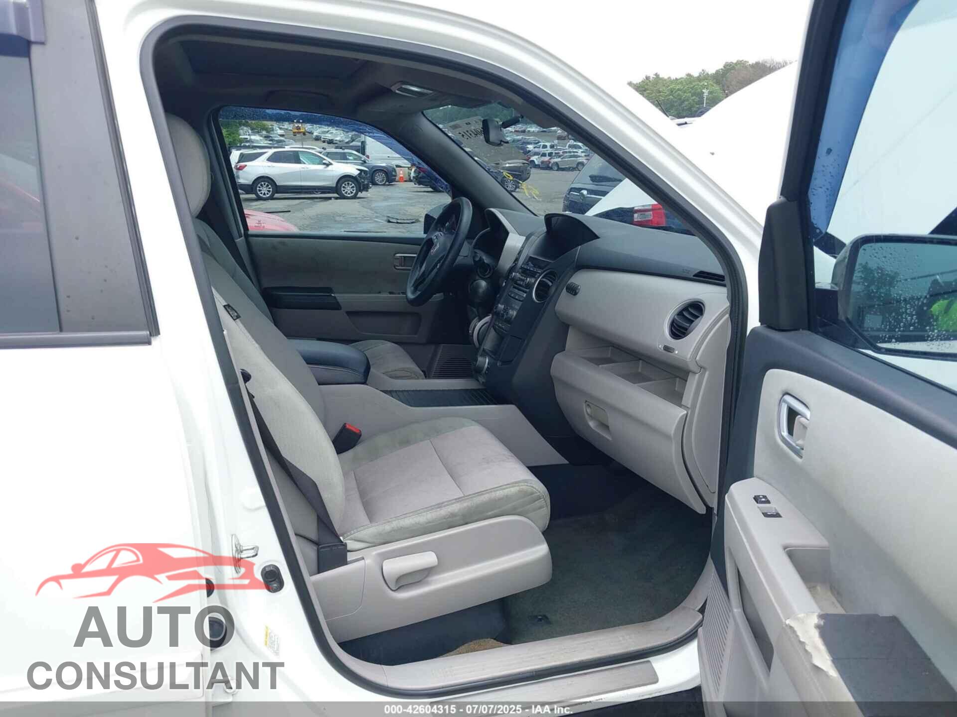 HONDA PILOT 2015 - 5FNYF4H3XFB068324