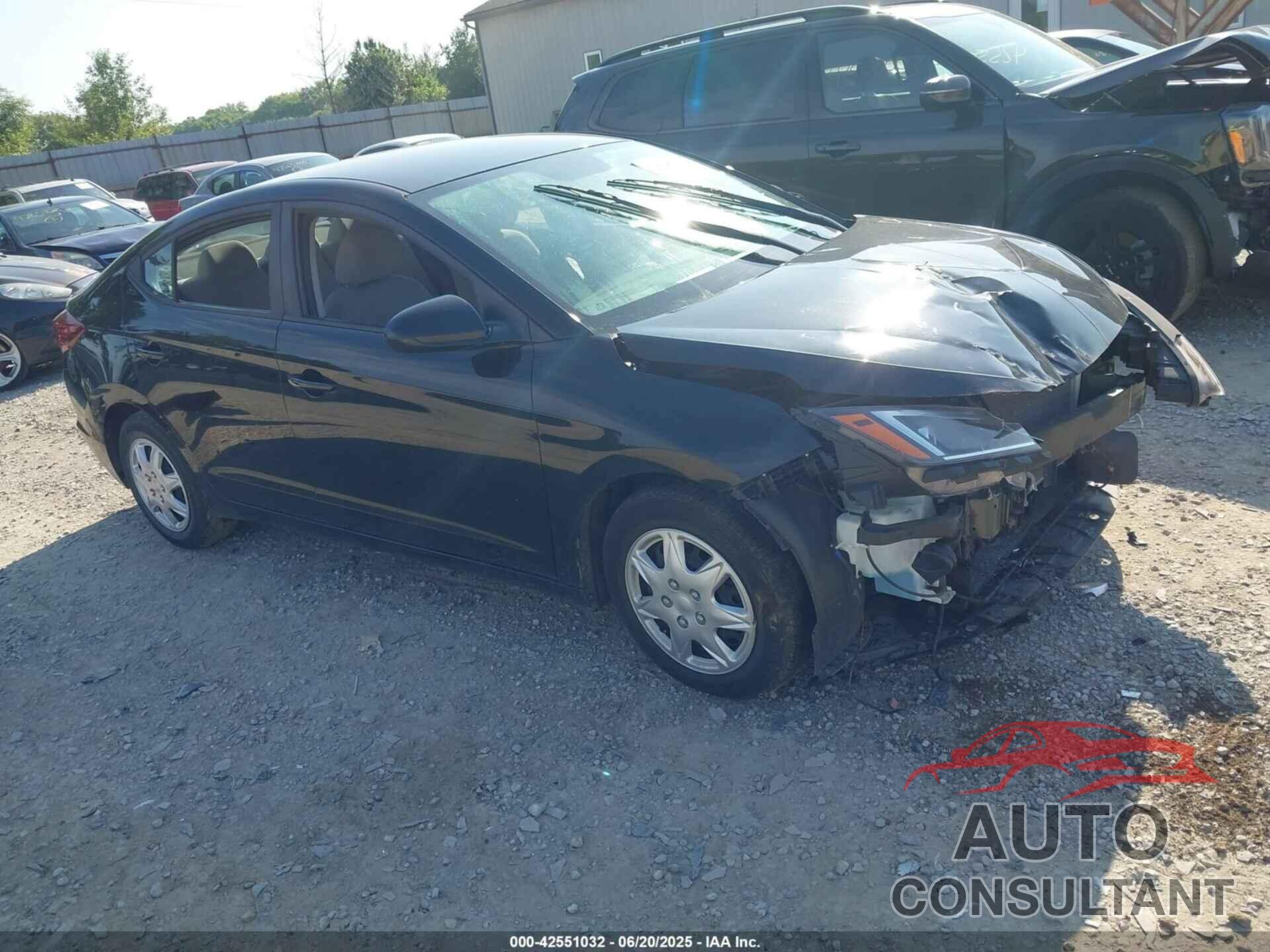 HYUNDAI ELANTRA 2019 - KMHD74LF8KU818765