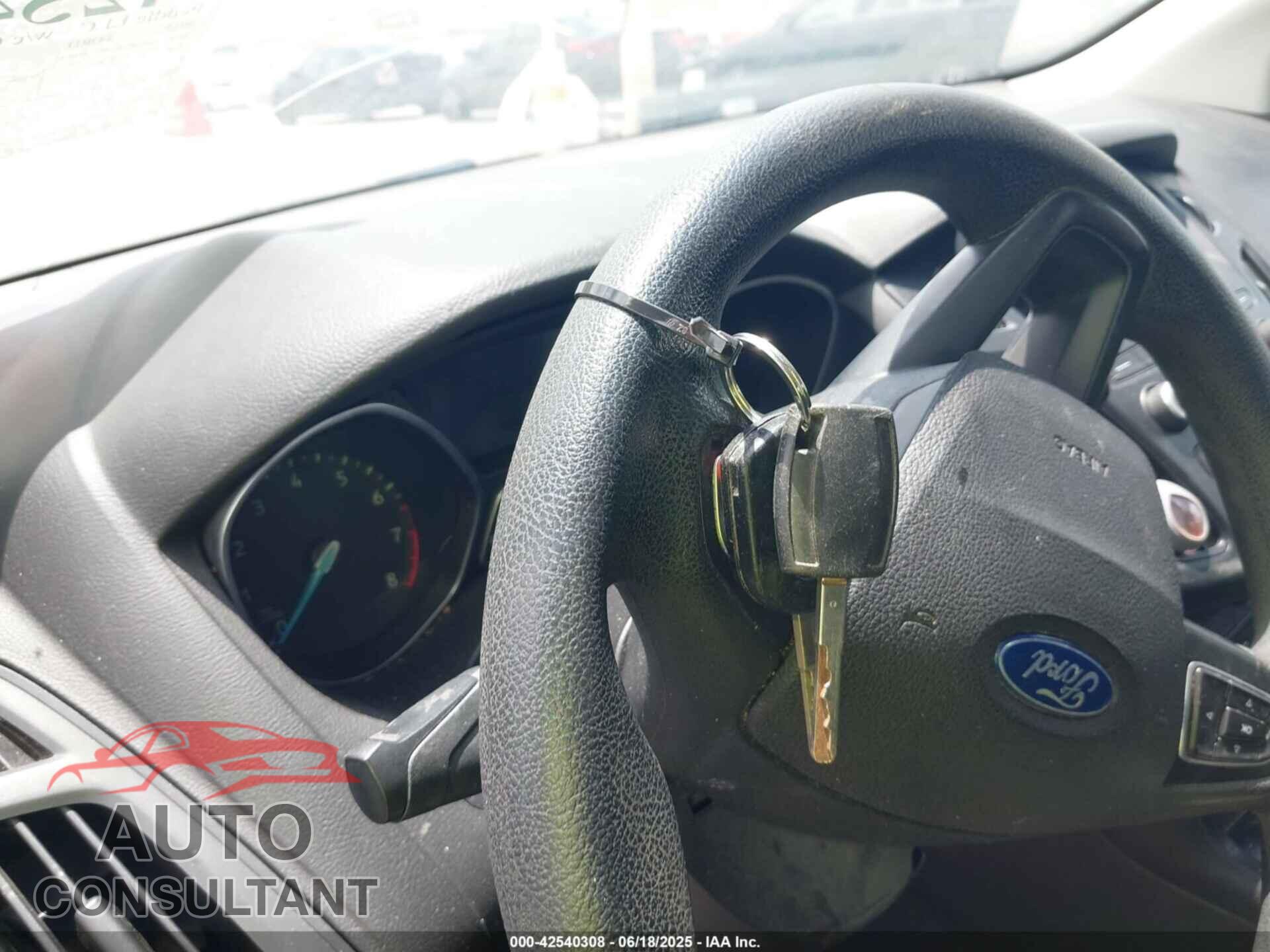 FORD FOCUS 2015 - 1FADP3E29FL210652