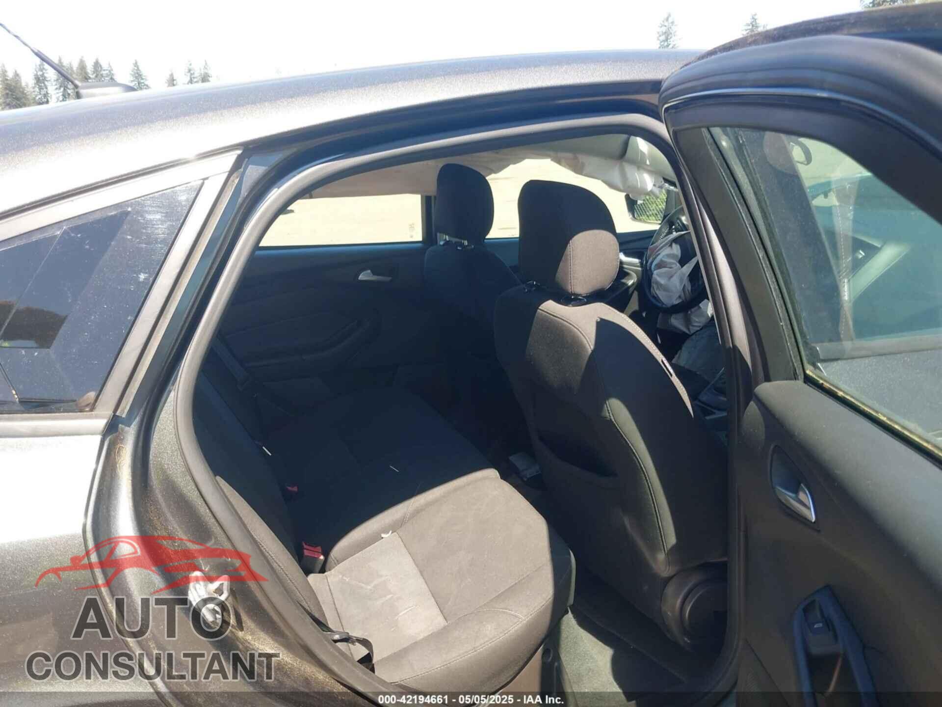 FORD FOCUS 2016 - 1FADP3K27GL374603