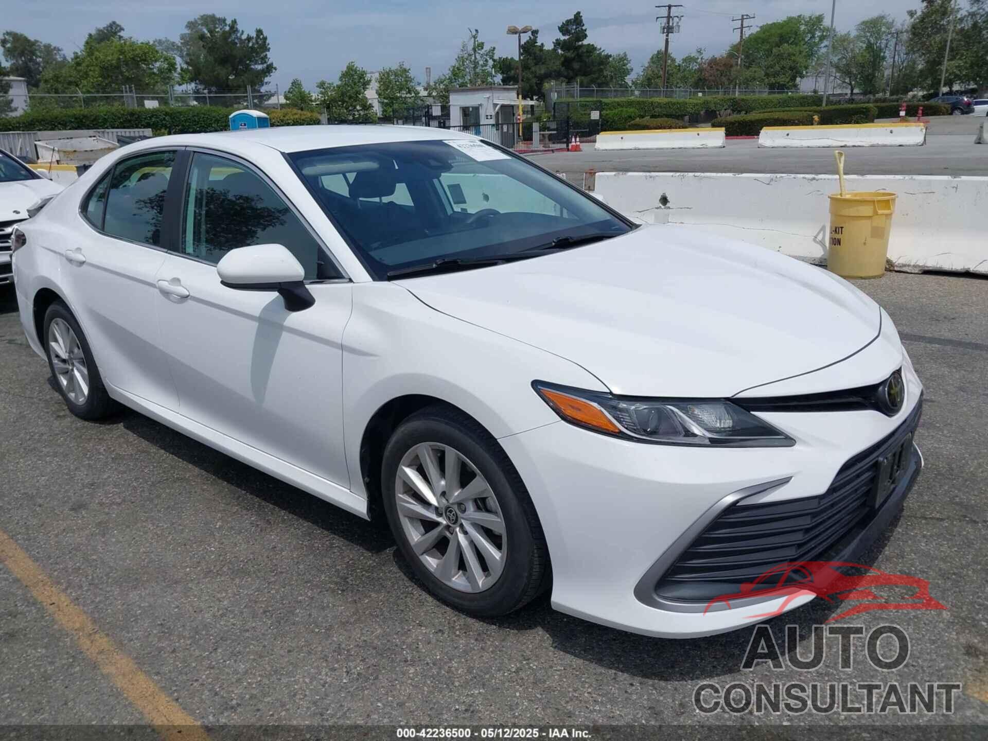 TOYOTA CAMRY 2022 - 4T1C11AK2NU689552