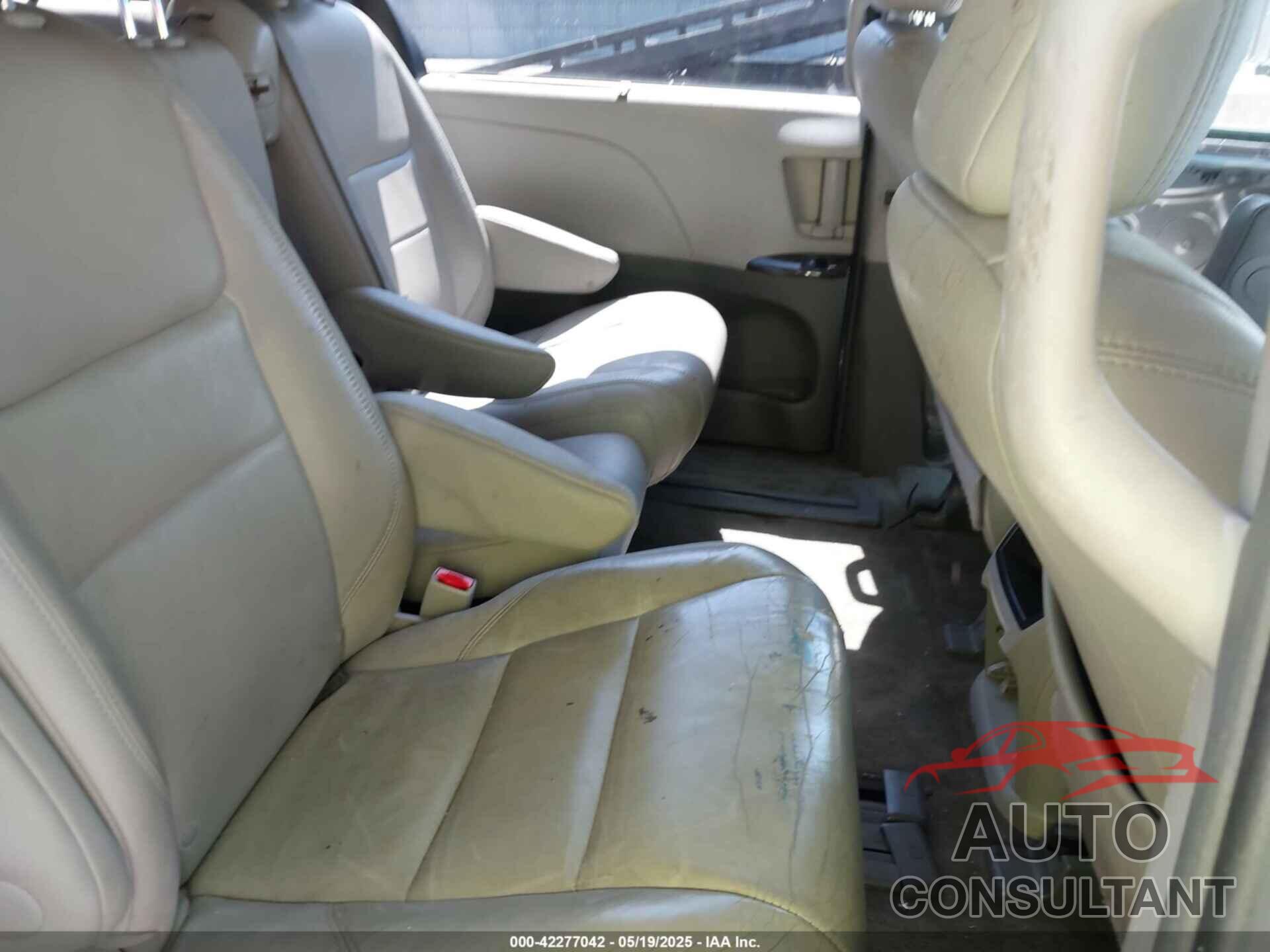 TOYOTA SIENNA 2017 - 5TDYZ3DC0HS785627