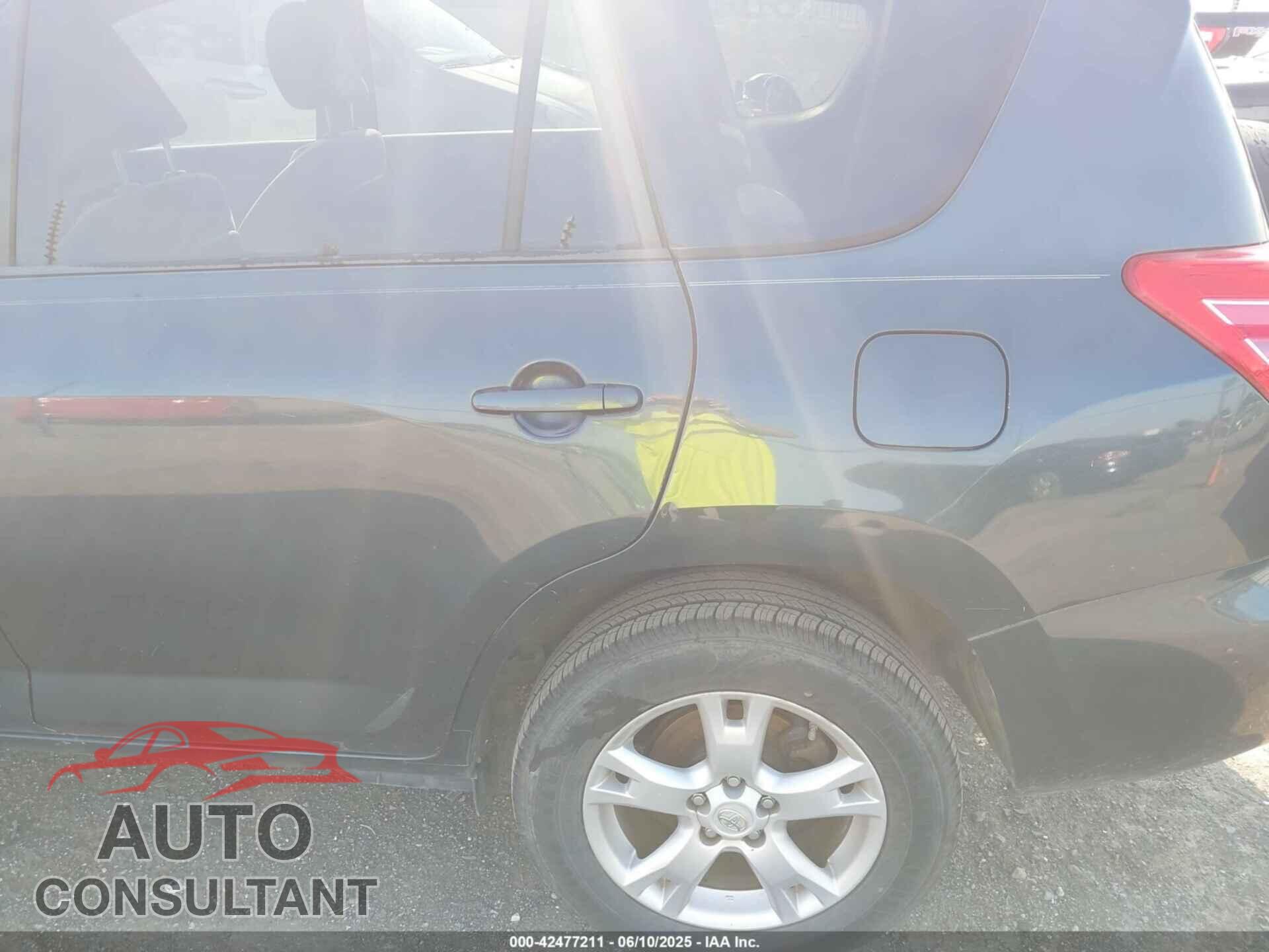 TOYOTA RAV4 2011 - 2T3ZF4DV8BW083968