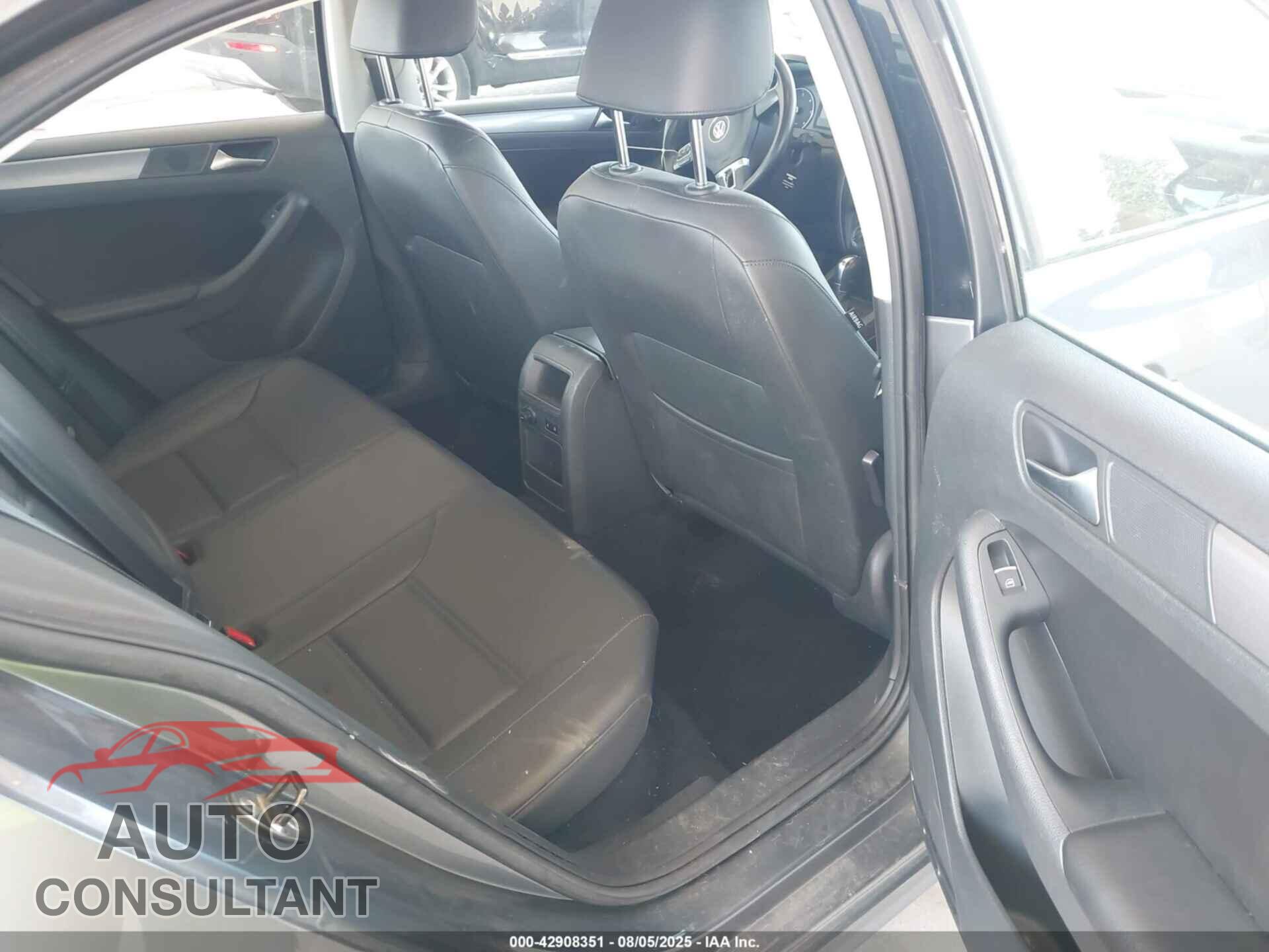 VOLKSWAGEN JETTA 2013 - 3VWLL7AJ5DM387522