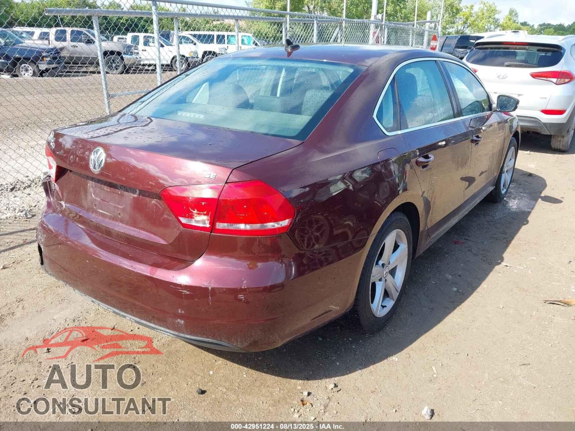 VOLKSWAGEN PASSAT 2012 - 1VWBH7A32CC105366