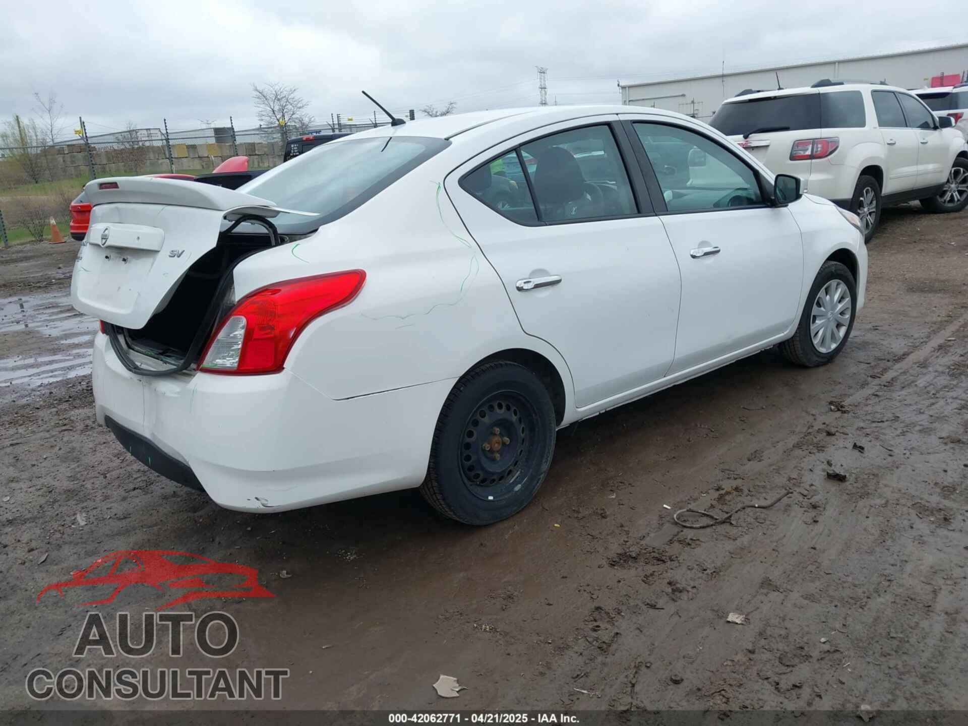 NISSAN VERSA 2018 - 3N1CN7AP1JL823708