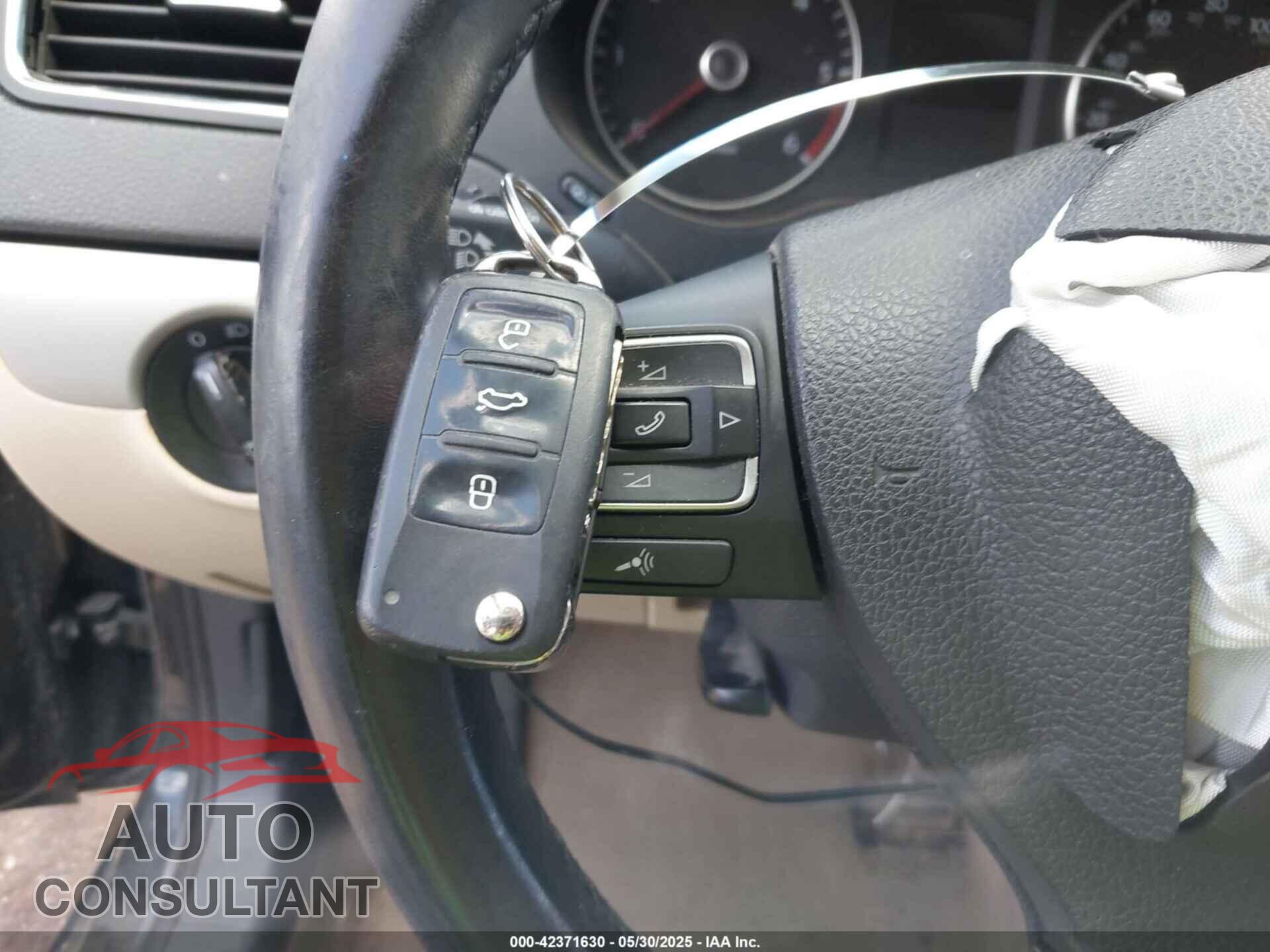 VOLKSWAGEN JETTA 2012 - 3VWLL7AJ2CM373351