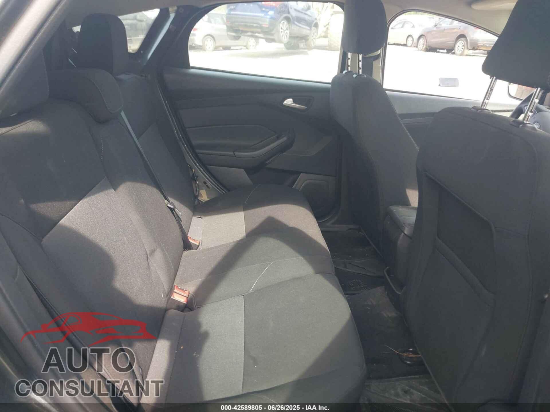 FORD FOCUS 2018 - 1FADP3K25JL221113