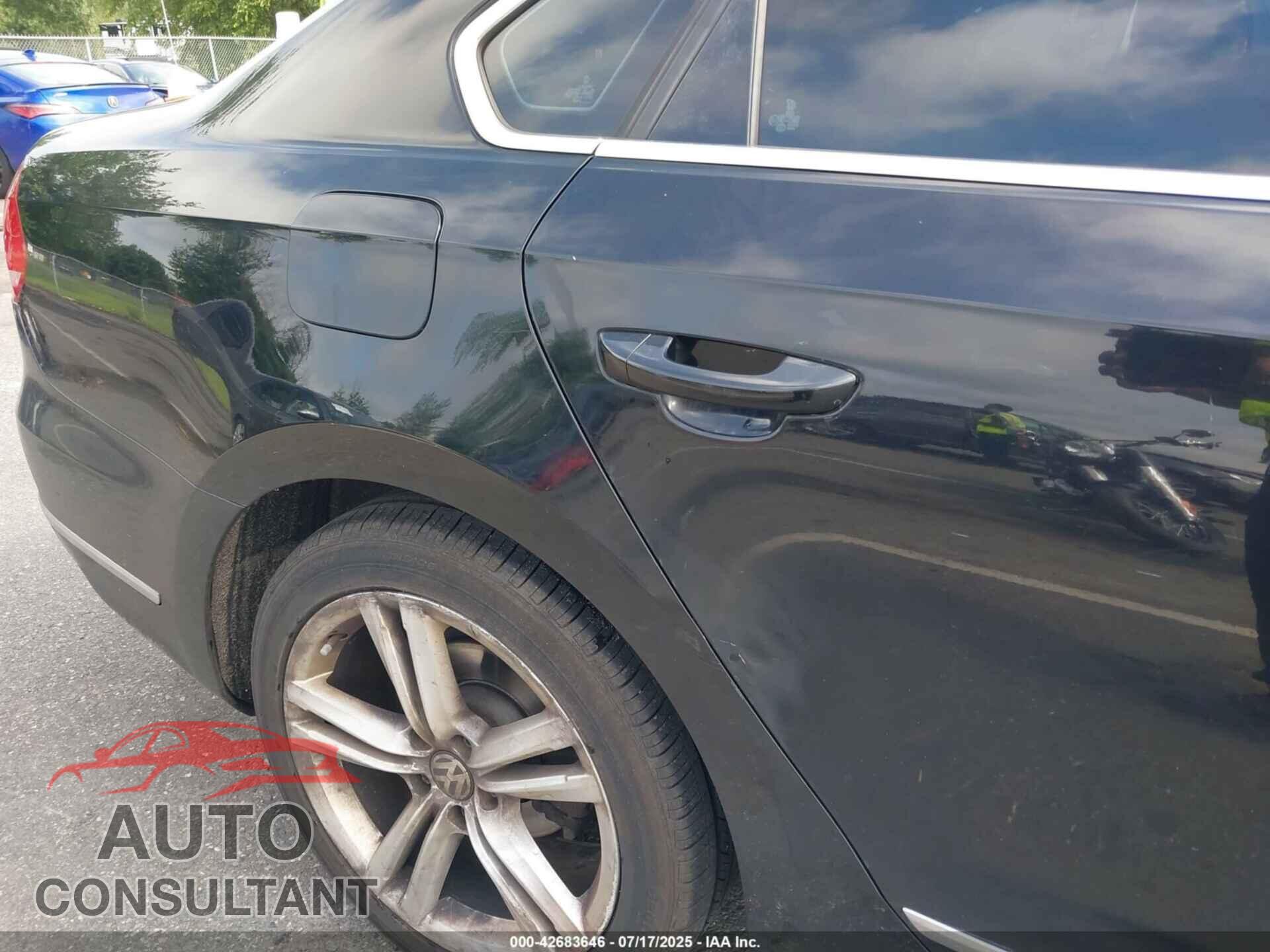 VOLKSWAGEN PASSAT 2014 - 1VWCT7A33EC010126