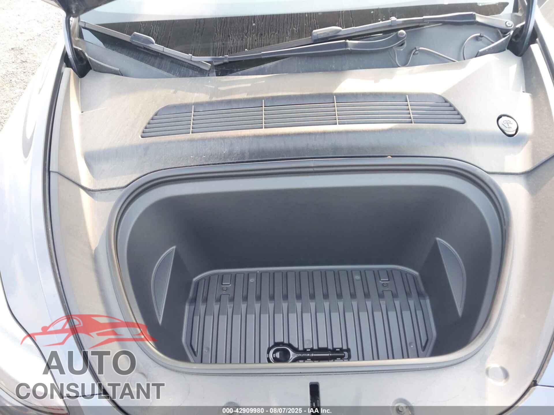 TESLA MODEL Y 2022 - 7SAYGDEF8NF511700