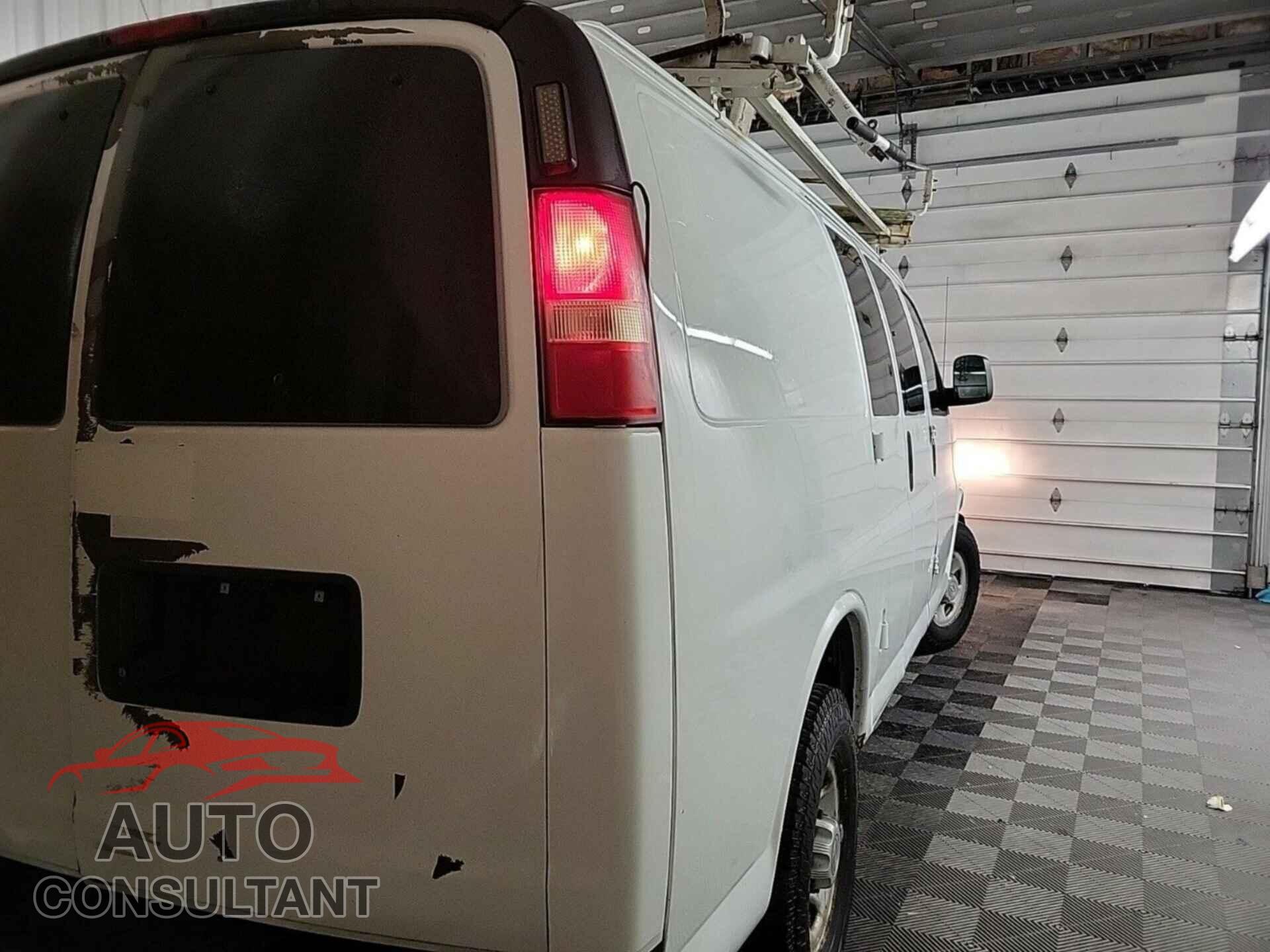 CHEVROLET EXPRESS G2500 2010 - 1GCZGFBA7A1175885