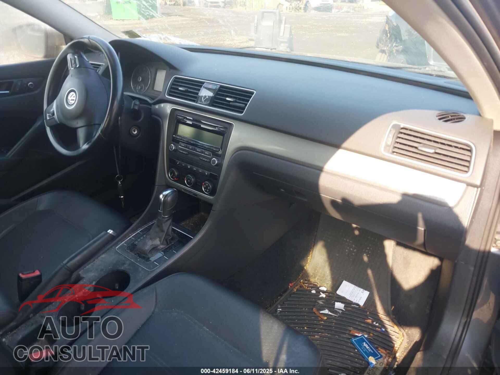 VOLKSWAGEN PASSAT 2014 - 1VWAT7A36EC070330