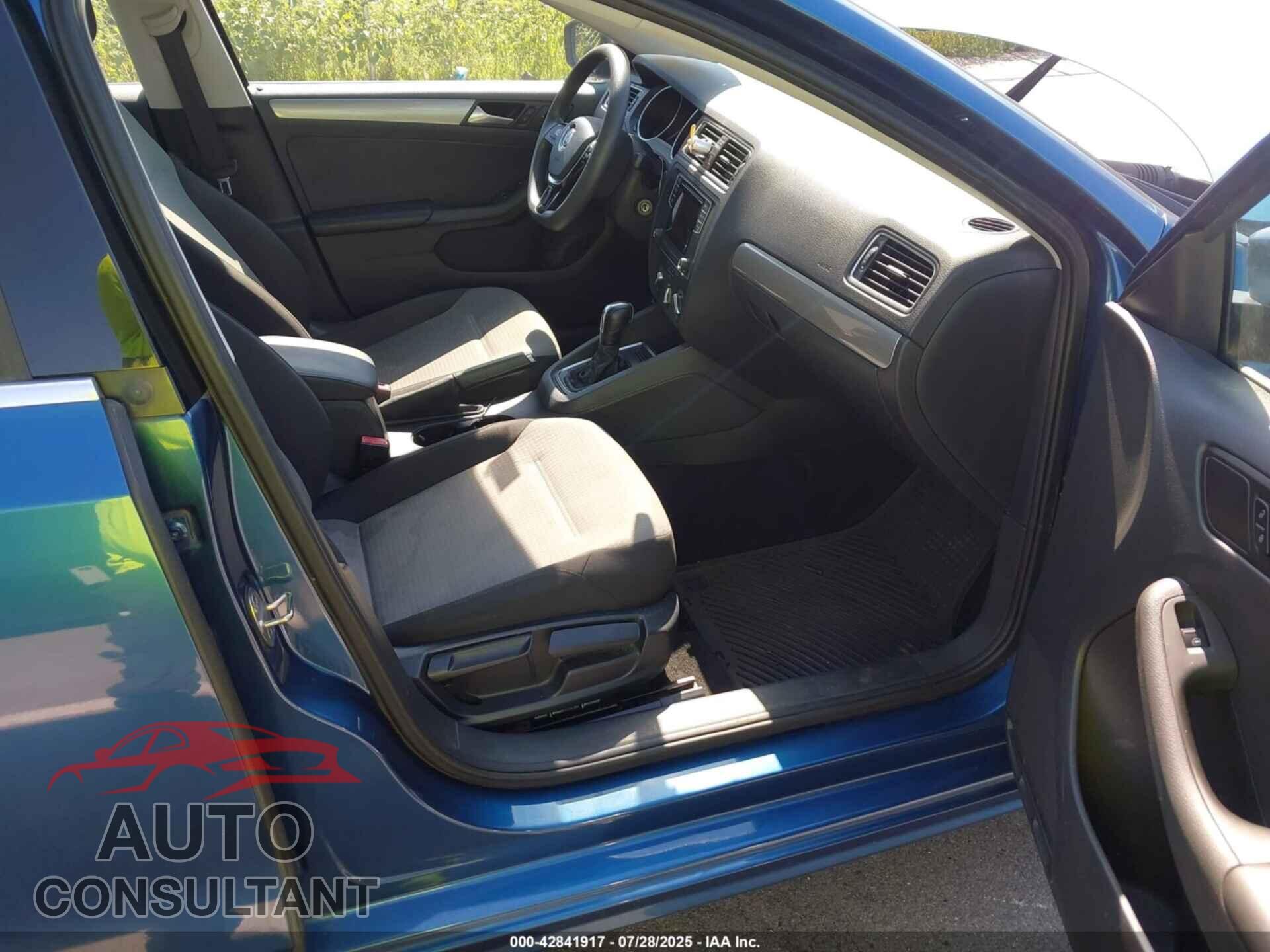 VOLKSWAGEN JETTA 2017 - 3VW2B7AJ2HM412932
