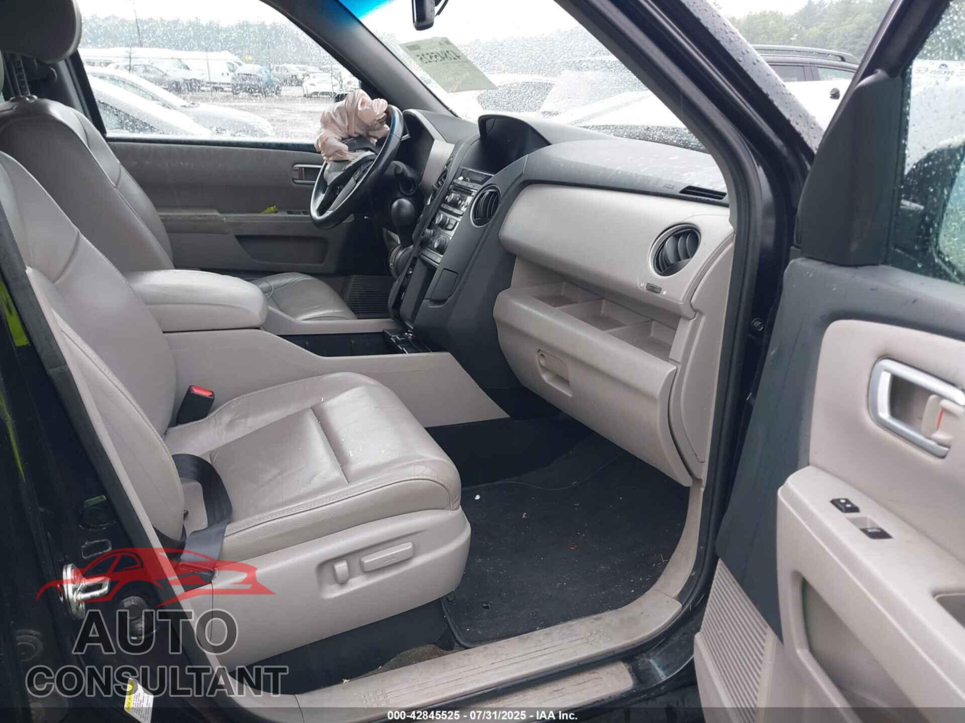HONDA PILOT 2015 - 5FNYF4H52FB004909