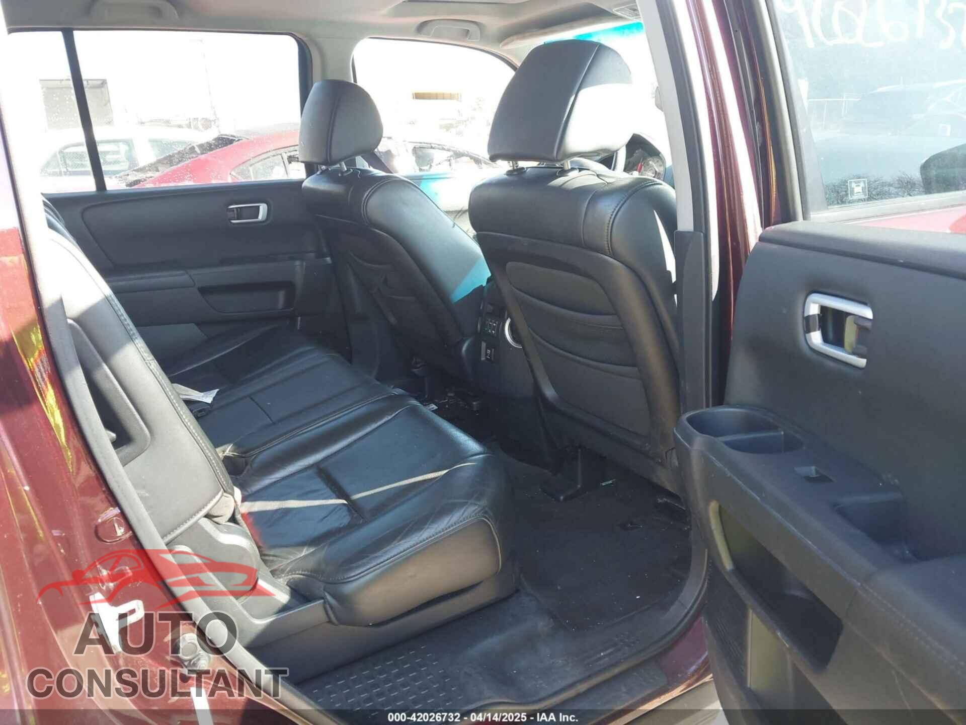 HONDA PILOT 2011 - 5FNYF4H70BB038097