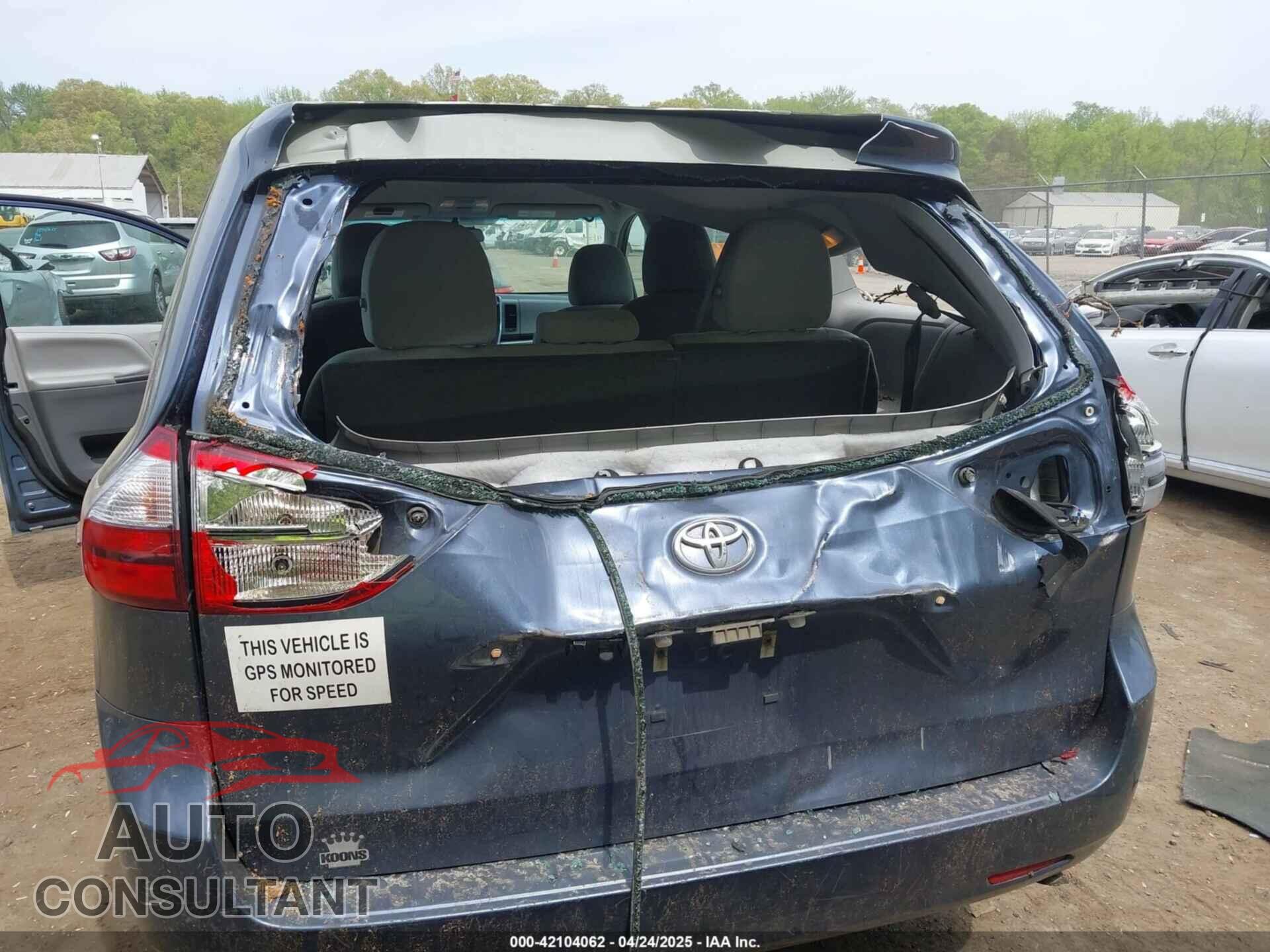 TOYOTA SIENNA 2015 - 5TDZK3DC2FS662448
