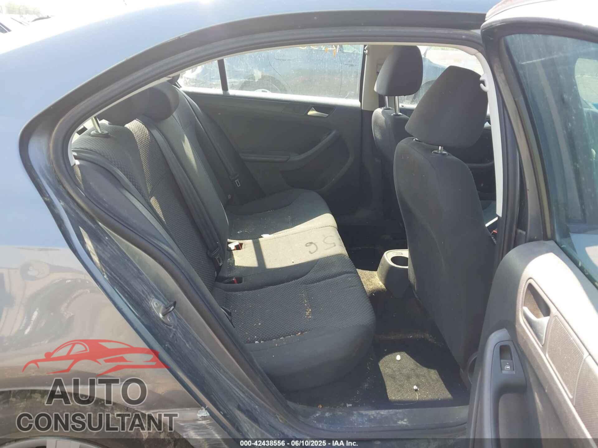 VOLKSWAGEN JETTA 2013 - 3VW1K7AJ3DM389957