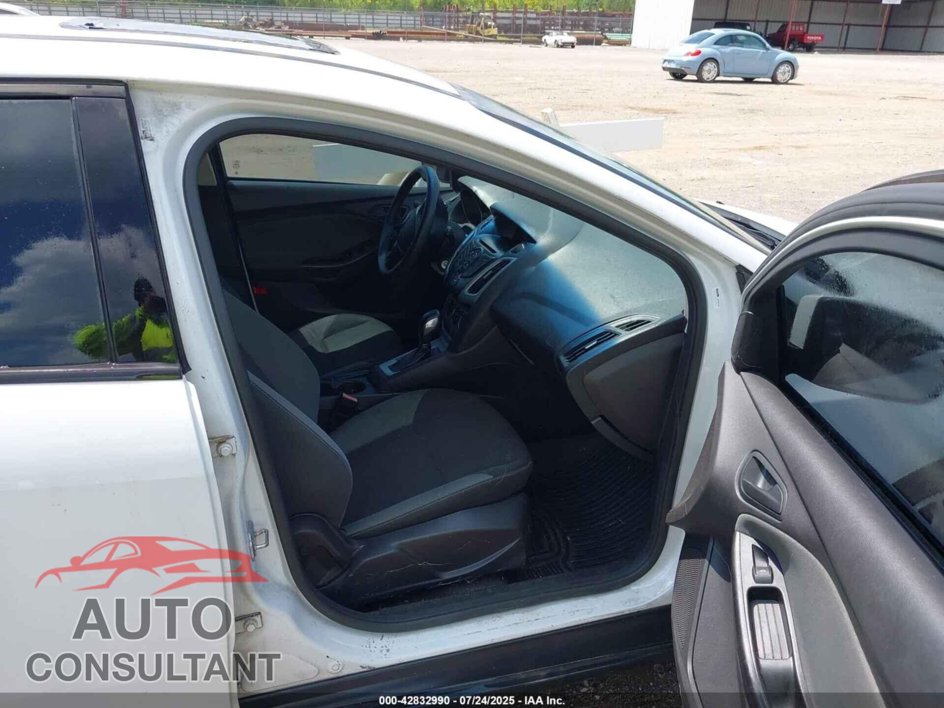 FORD FOCUS 2012 - 1FAHP3K24CL226517