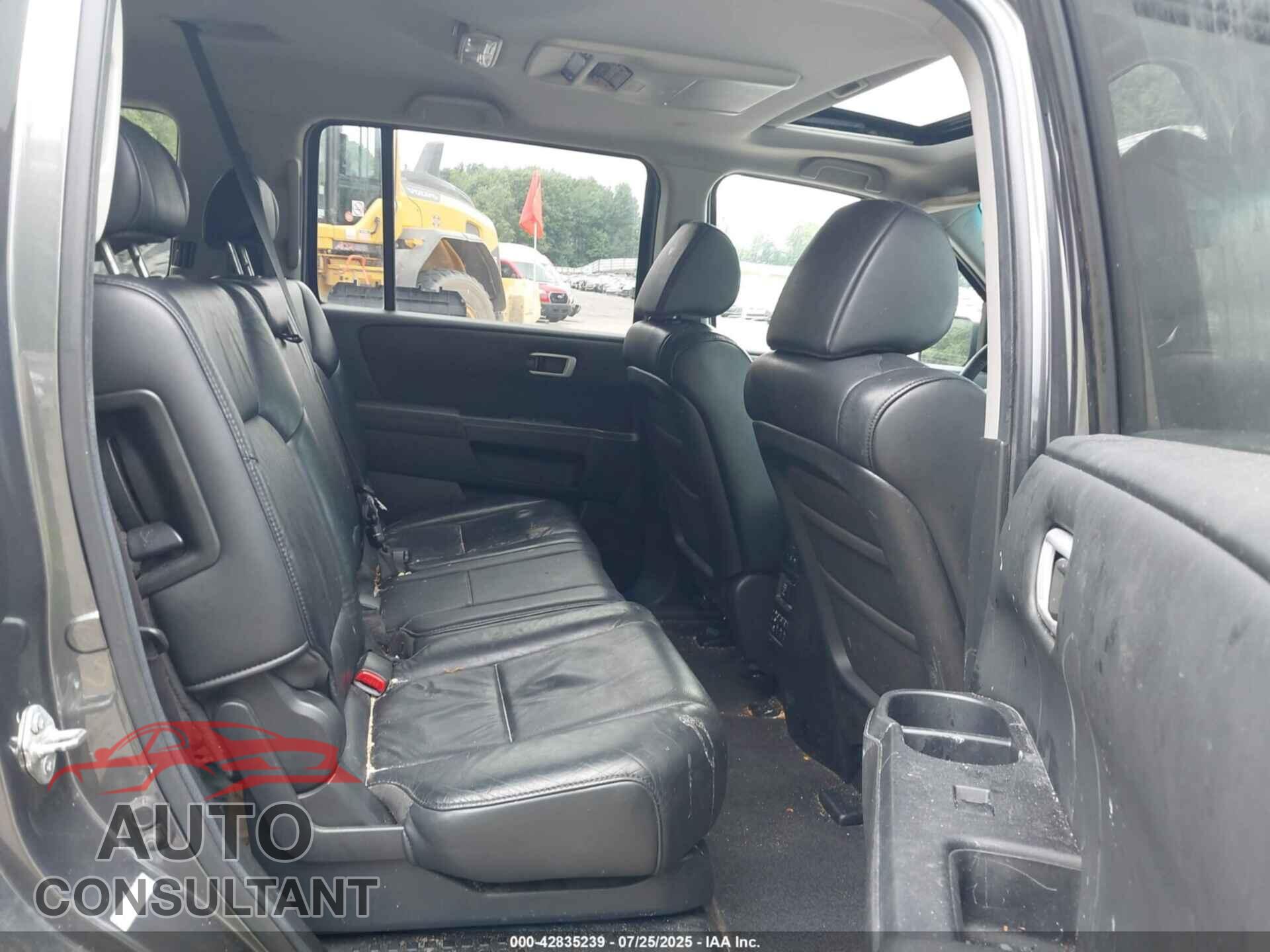 HONDA PILOT 2011 - 5FNYF4H66BB089577