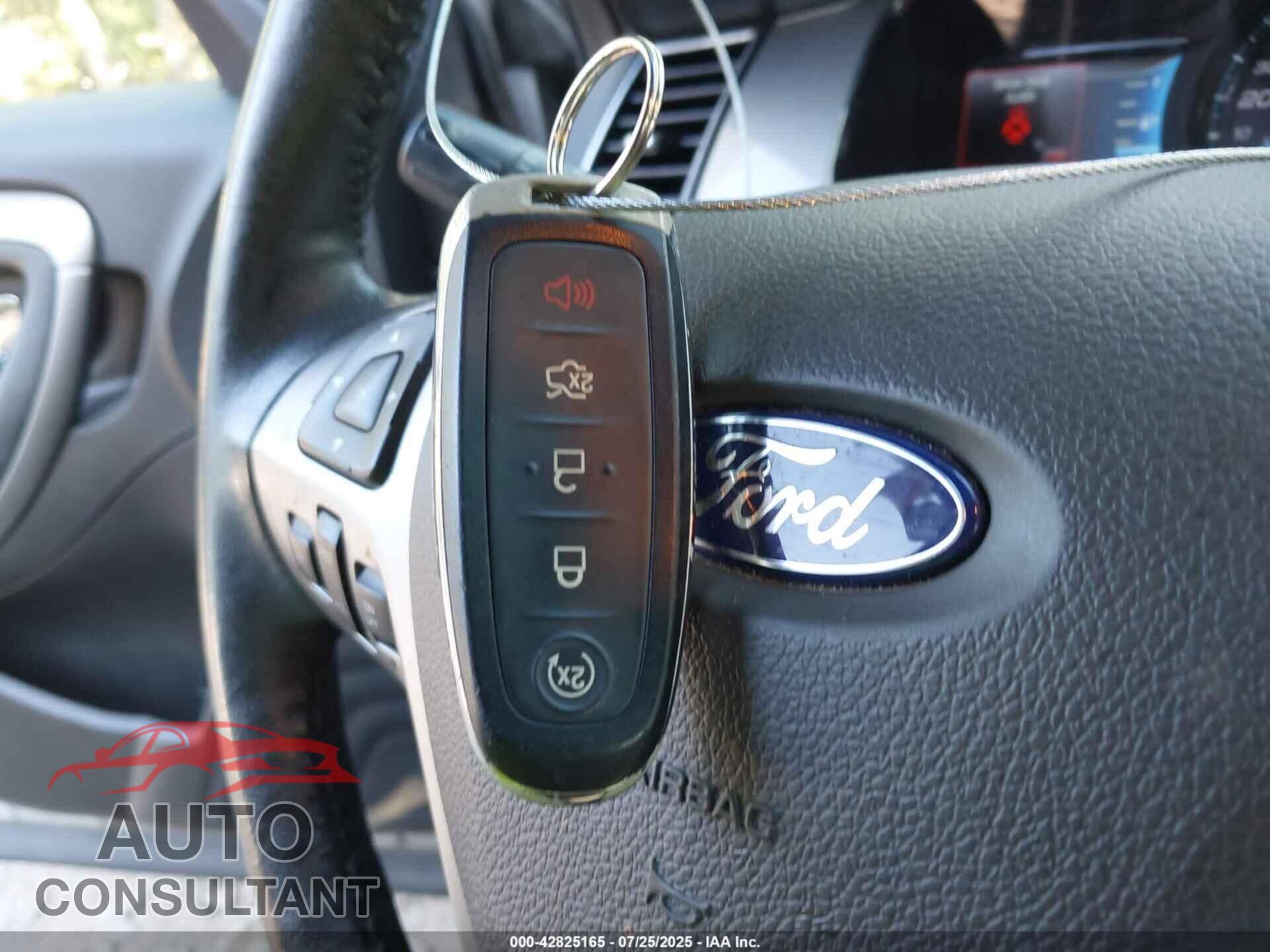 FORD TAURUS 2015 - 1FAHP2E88FG138657